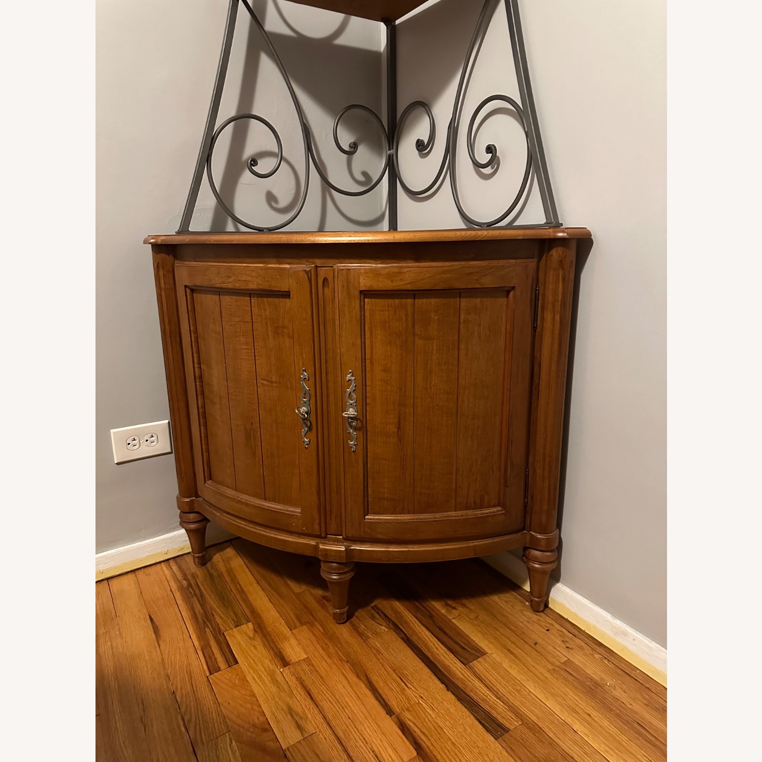 Ethan Allen Legacy Corner Bakers Rack  - image-5