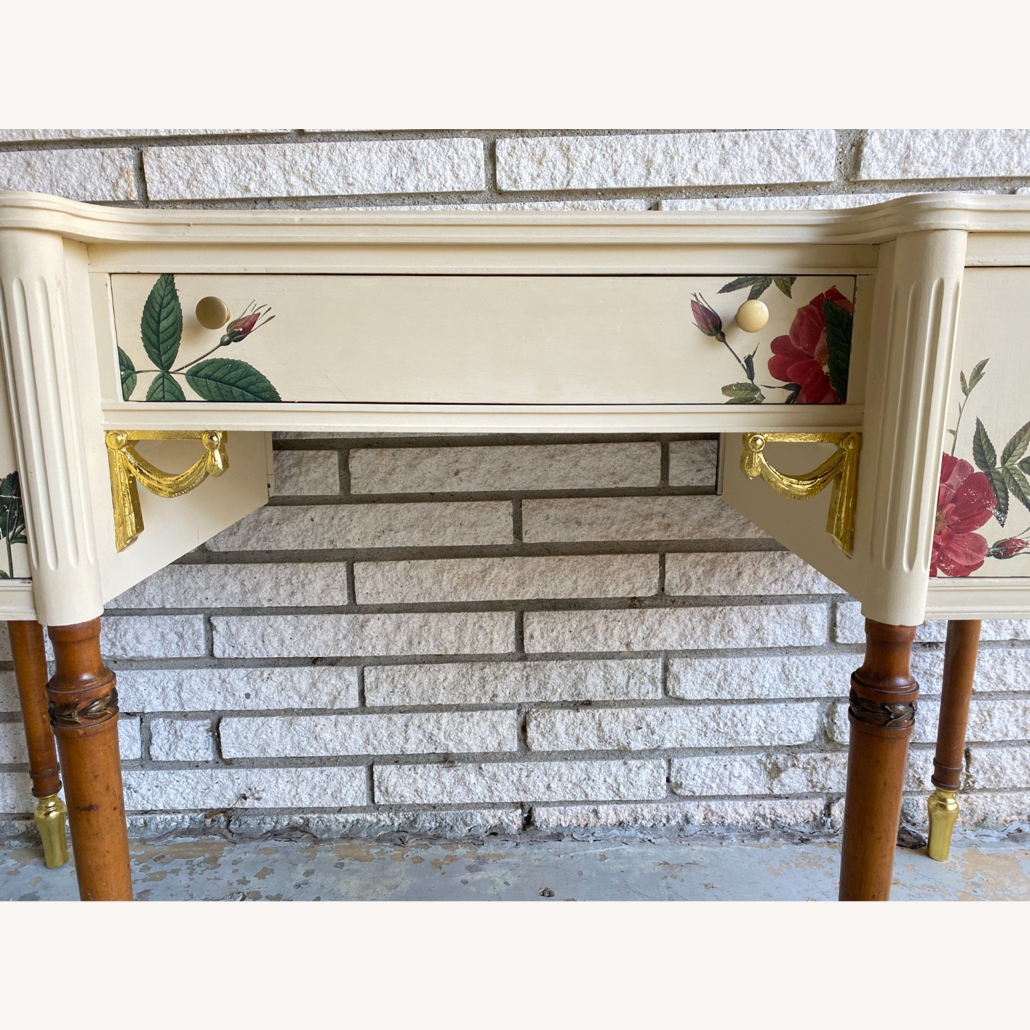 Floral Vintage Regency-style Vanity - image-8