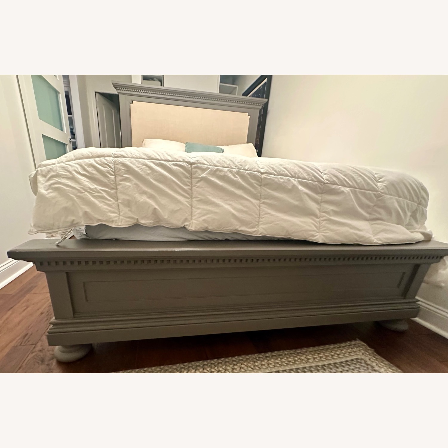 St. James Upholstered Bed (Queen) - image-3