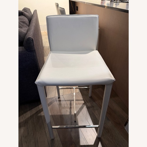 Used White Bar Stools for sale on AptDeco