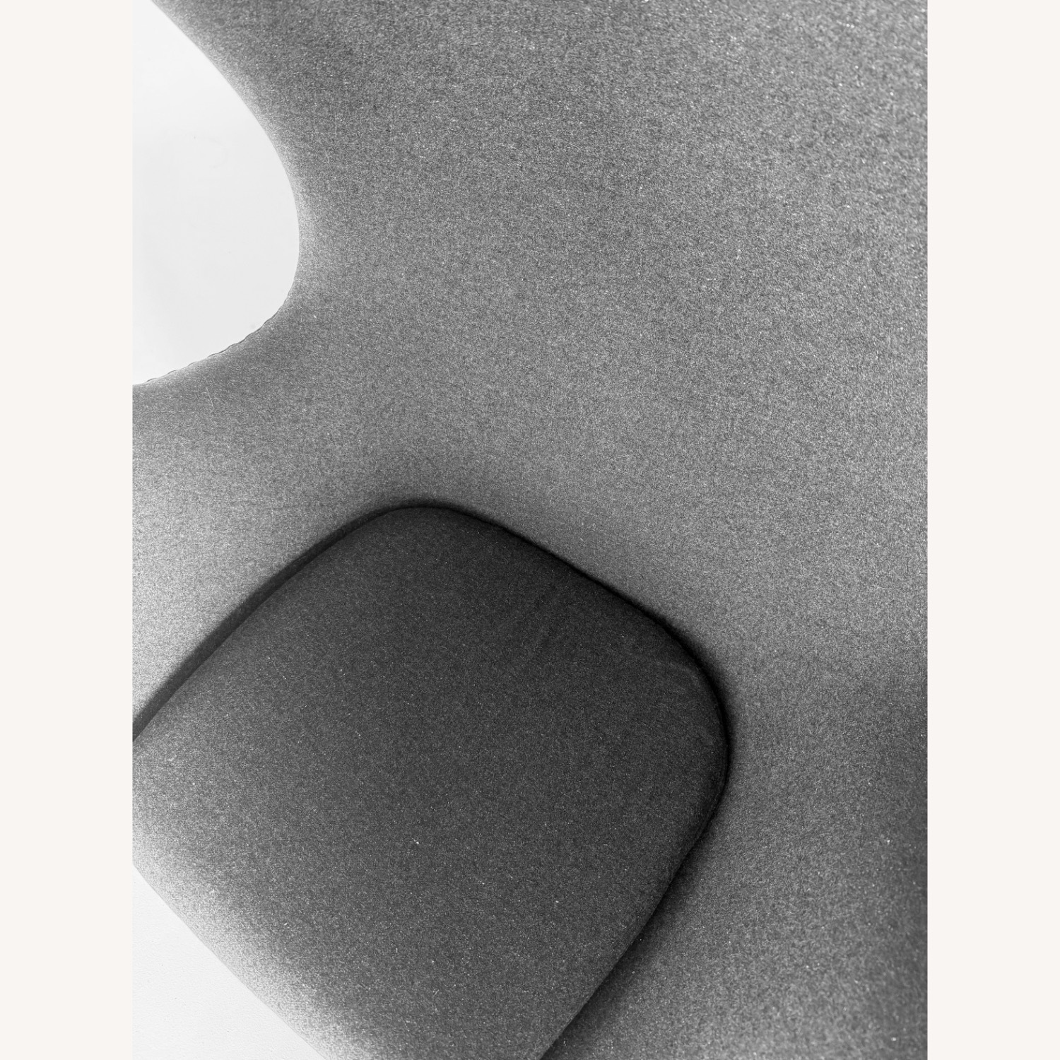 Egg Chair by Arne Jacobsen for Fritz Hansen - image-3