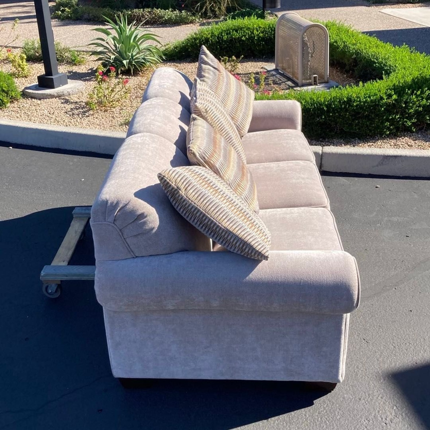 La-Z-Boy 3-Seat Sofa with Cushions - Comfortable  - image-3