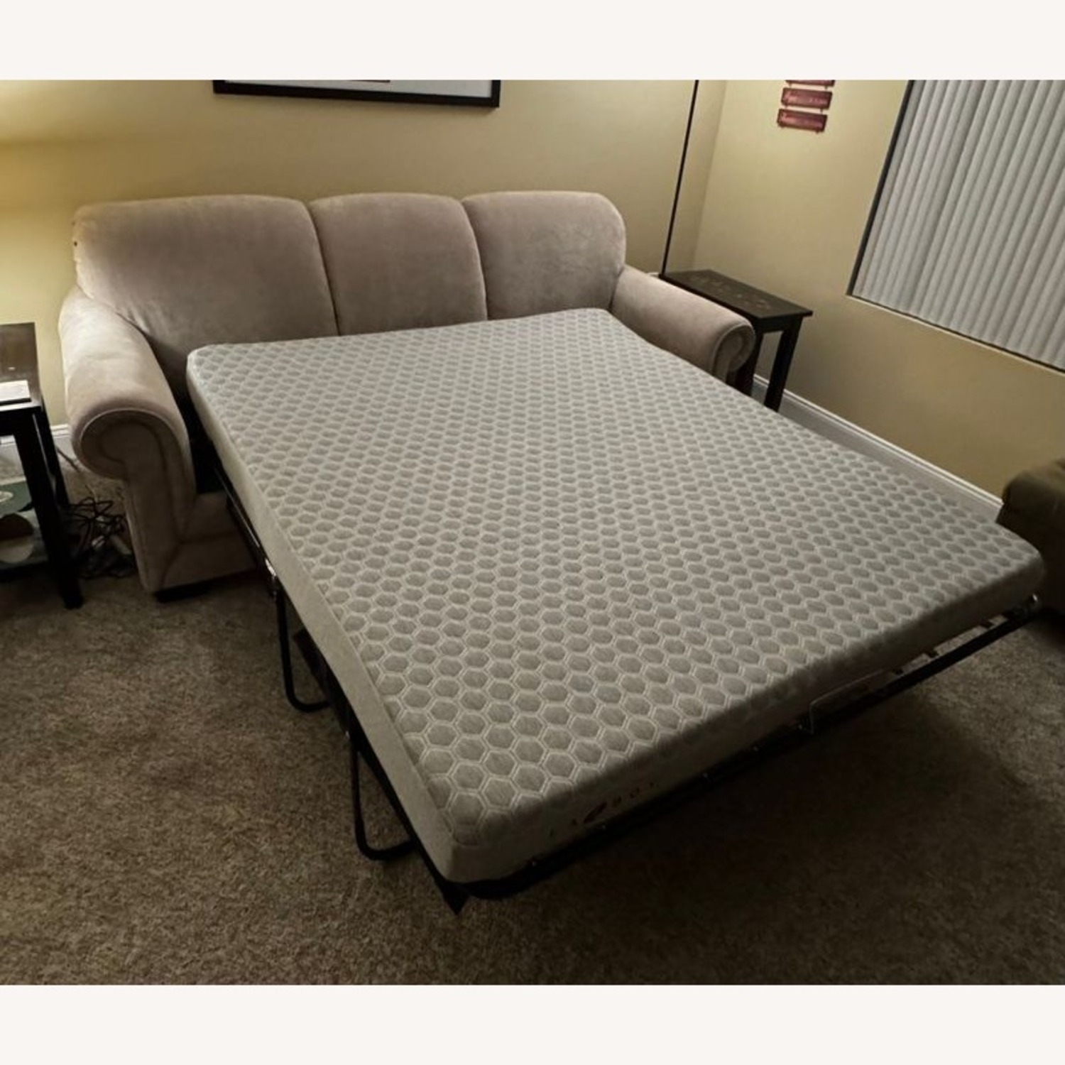 La-Z-Boy 3-Seat Sofa with Cushions - Comfortable  - image-1