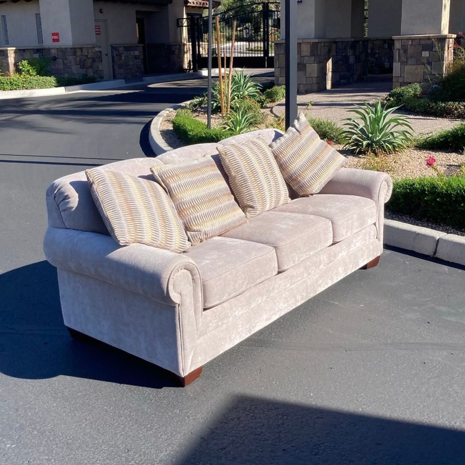 La-Z-Boy 3-Seat Sofa with Cushions - Comfortable  - image-2