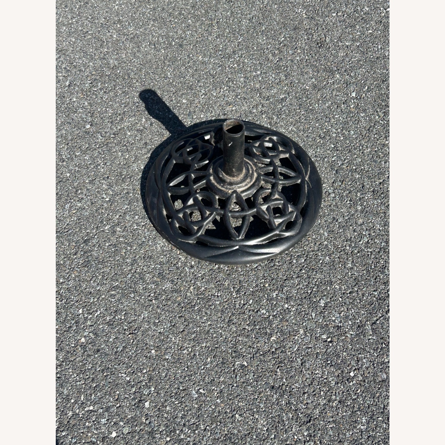 Vintage Woodard Patio Table & 6 Chairs - image-10