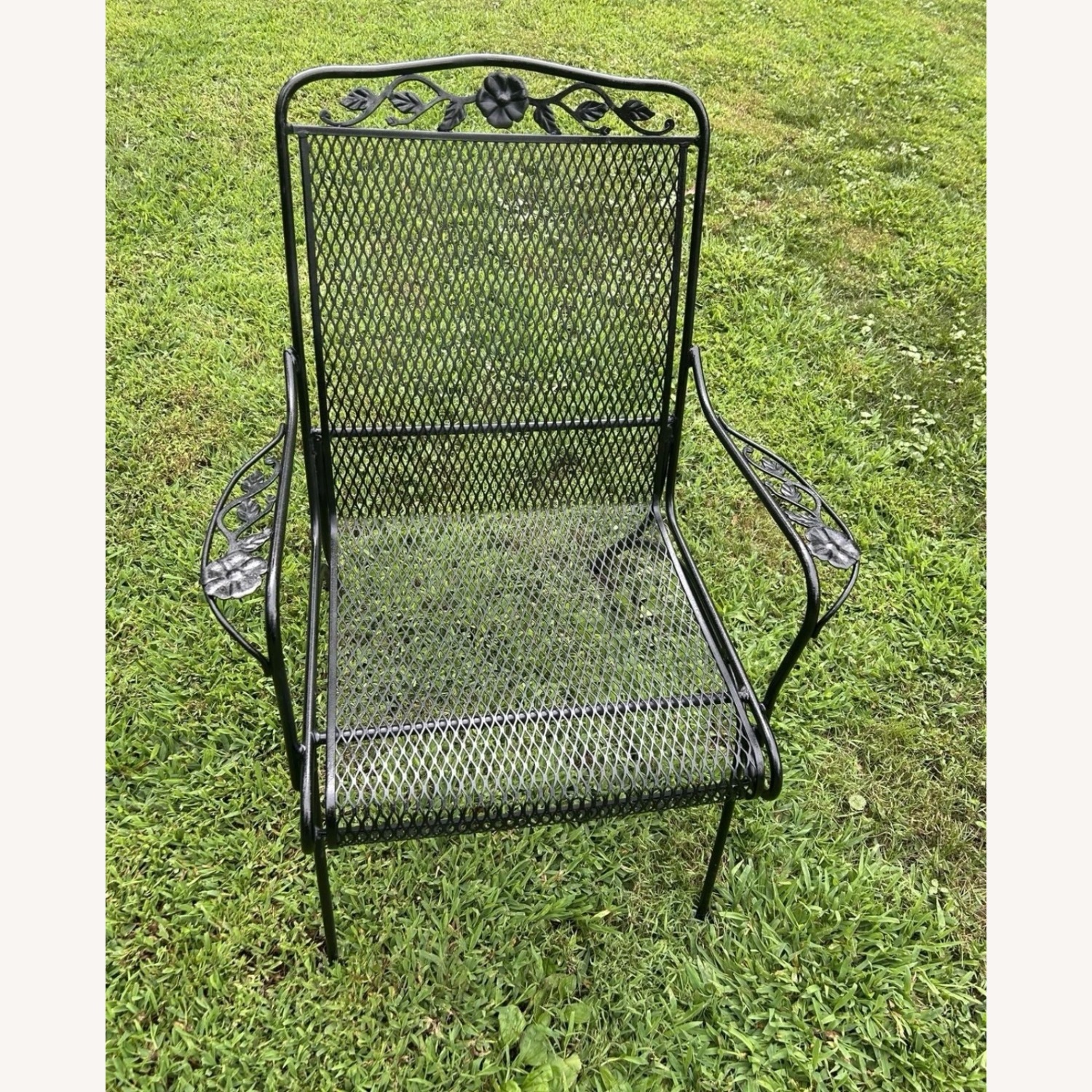 Vintage Woodard Table & 4 Decorative Chairs - image-5