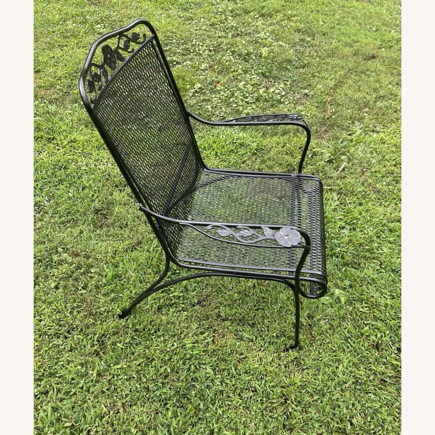 Vintage Woodard Table & 4 Decorative Chairs - image-6