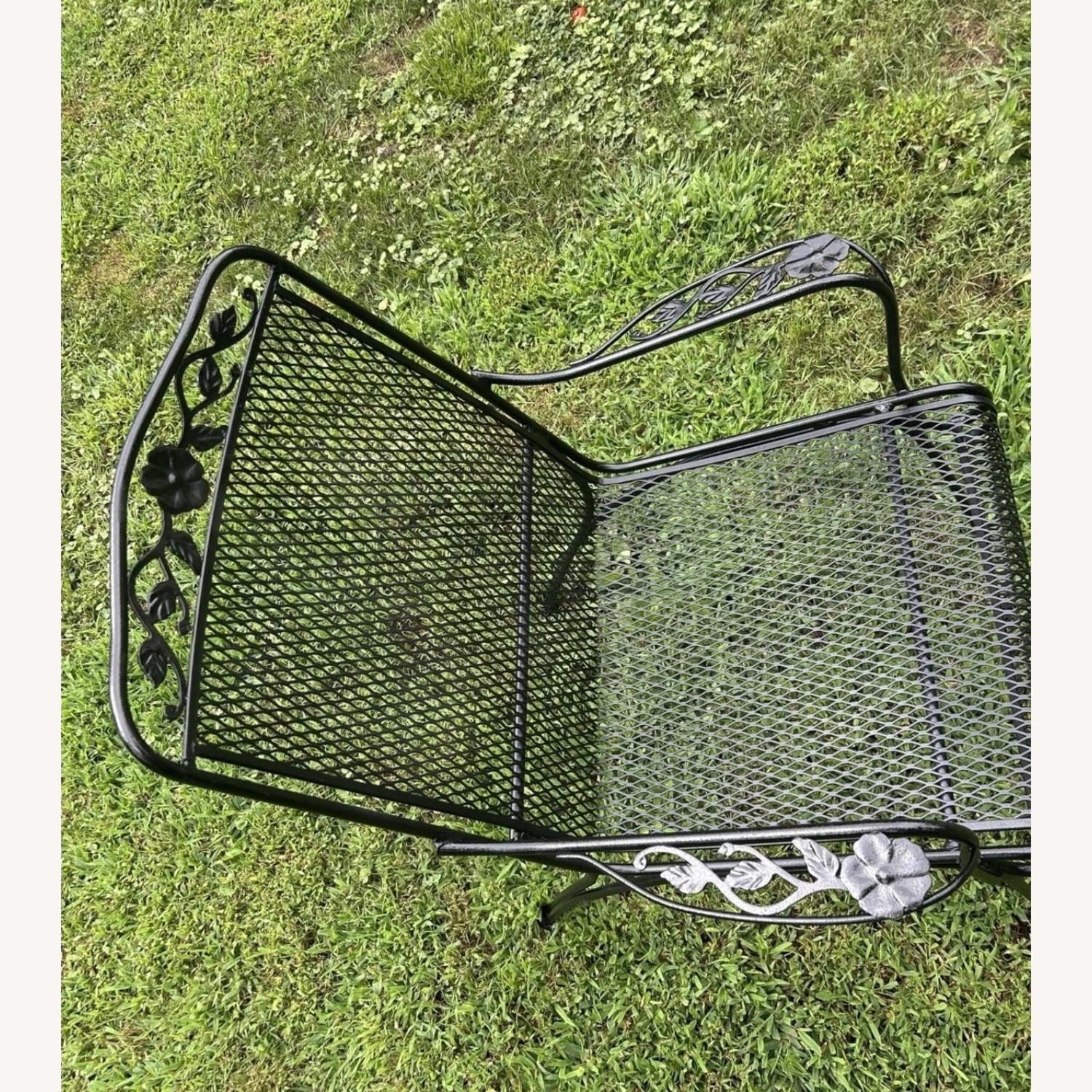 Vintage Woodard Table & 4 Decorative Chairs - image-7