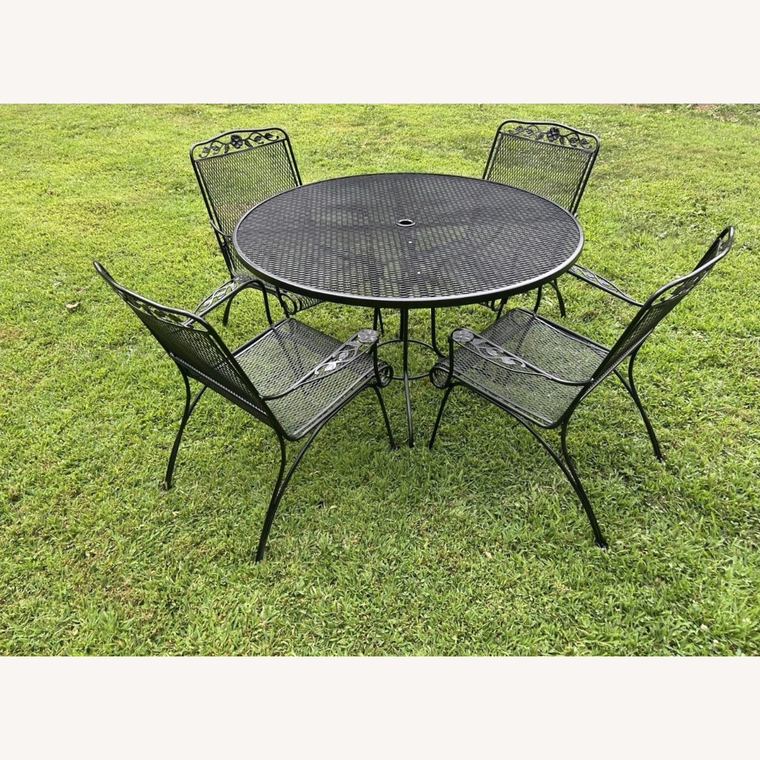 Vintage Woodard Table & 4 Decorative Chairs - image-1