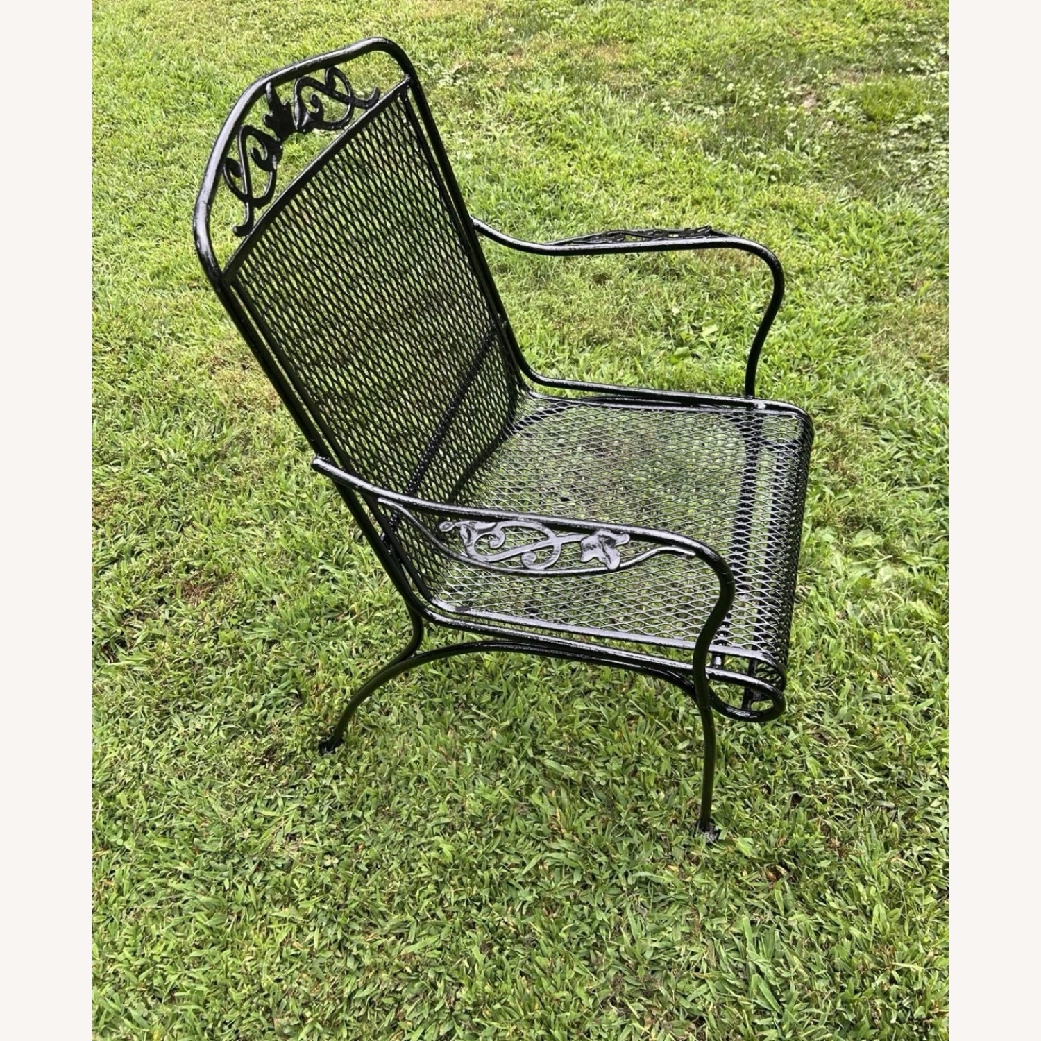 Vintage Woodard Table & 4 Decorative Chairs - image-5