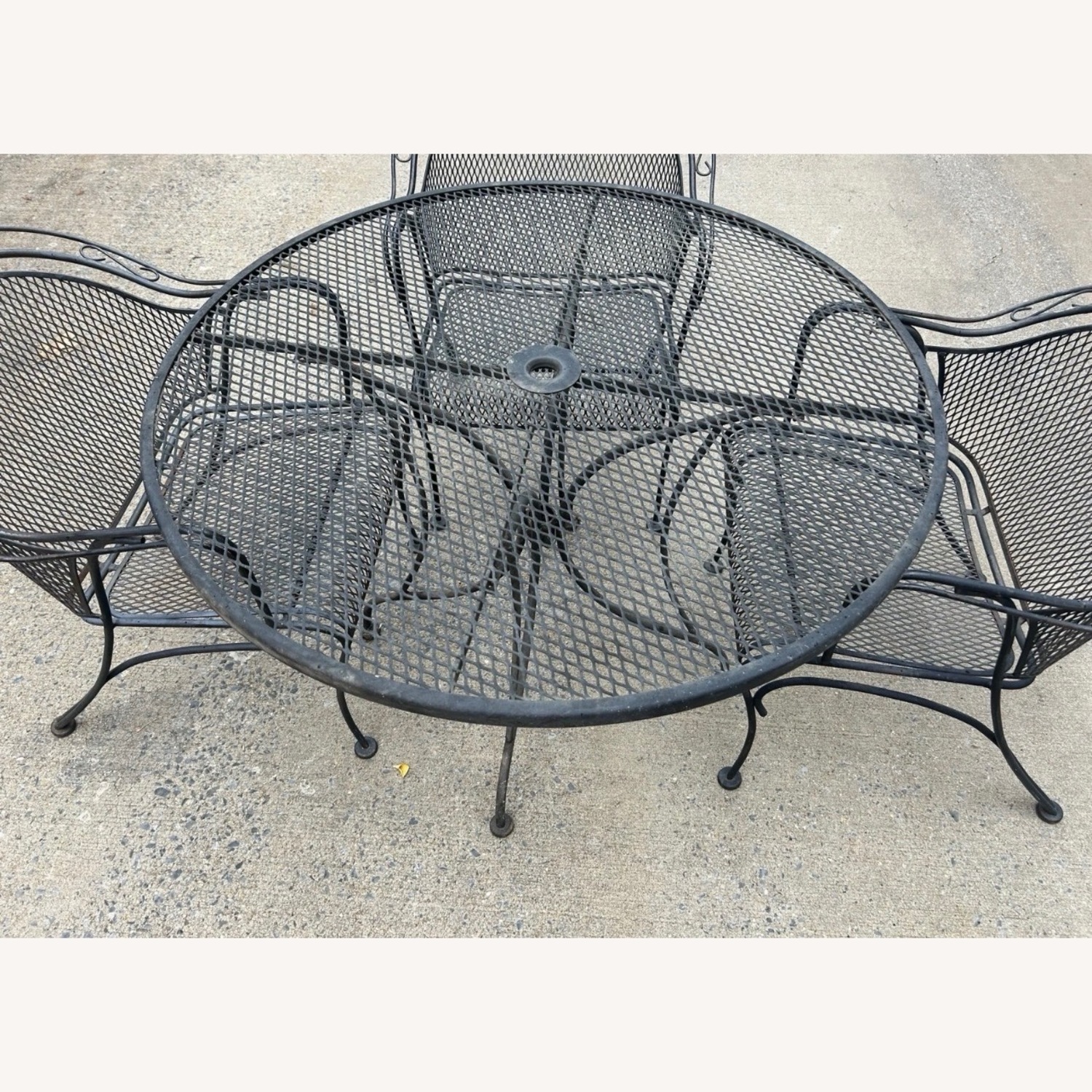 Vintage Woodard Table & 4 Barrel Chairs - image-4