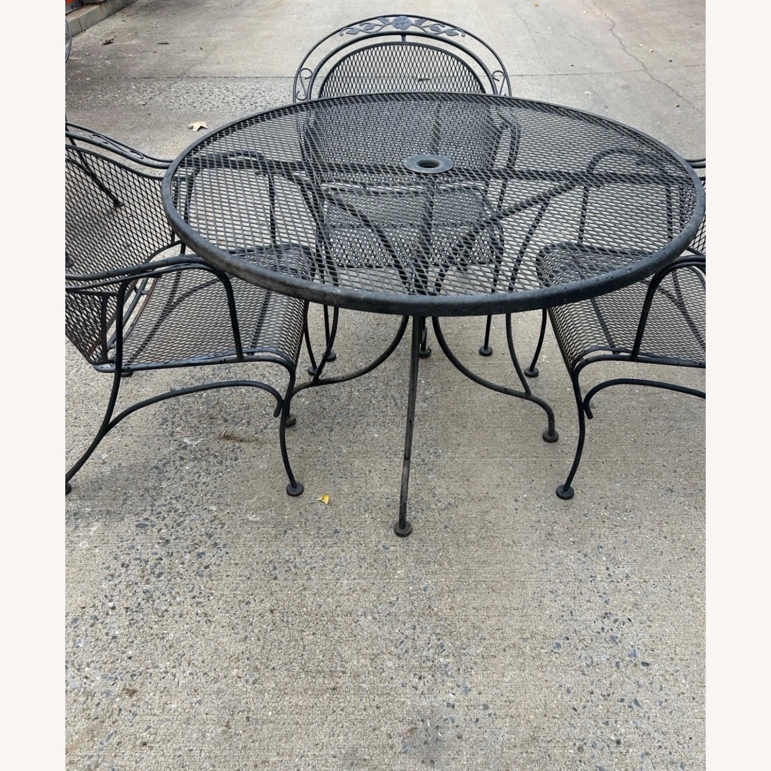 Vintage Woodard Table & 4 Barrel Chairs - image-2