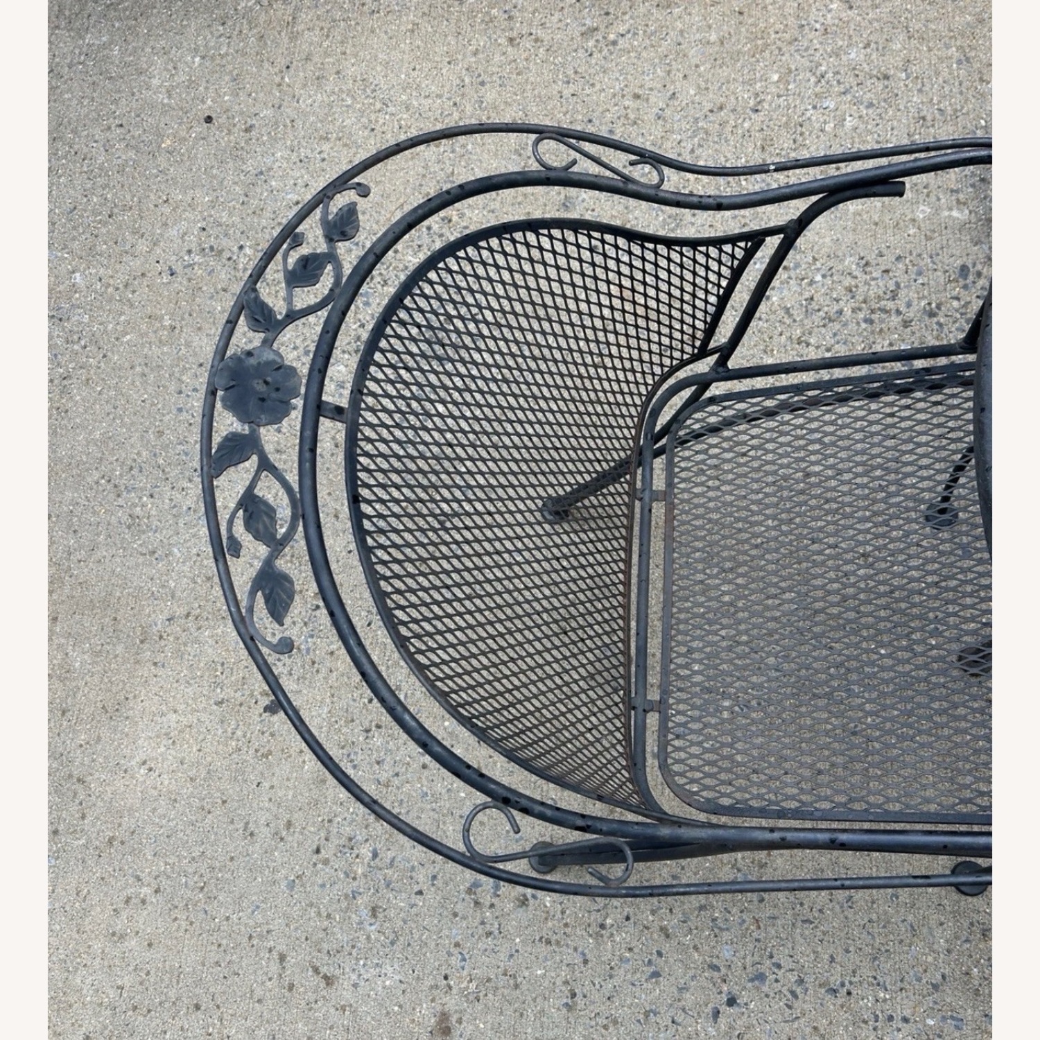 Vintage Woodard Table & 4 Barrel Chairs - image-8