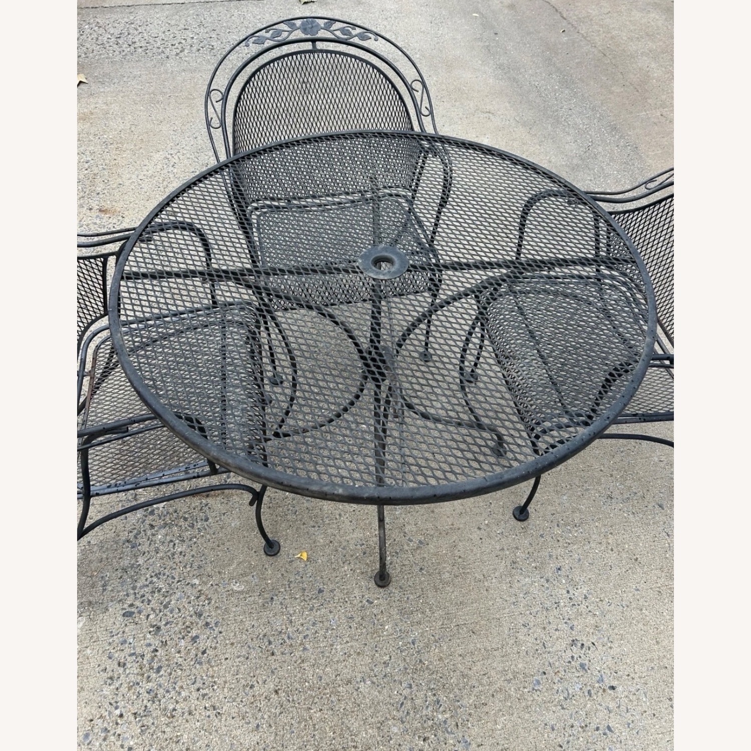 Vintage Woodard Table & 4 Barrel Chairs - image-3