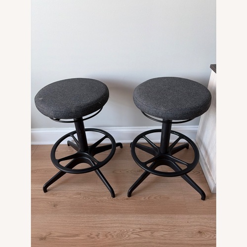 Used Contemporary Stool for sale on AptDeco
