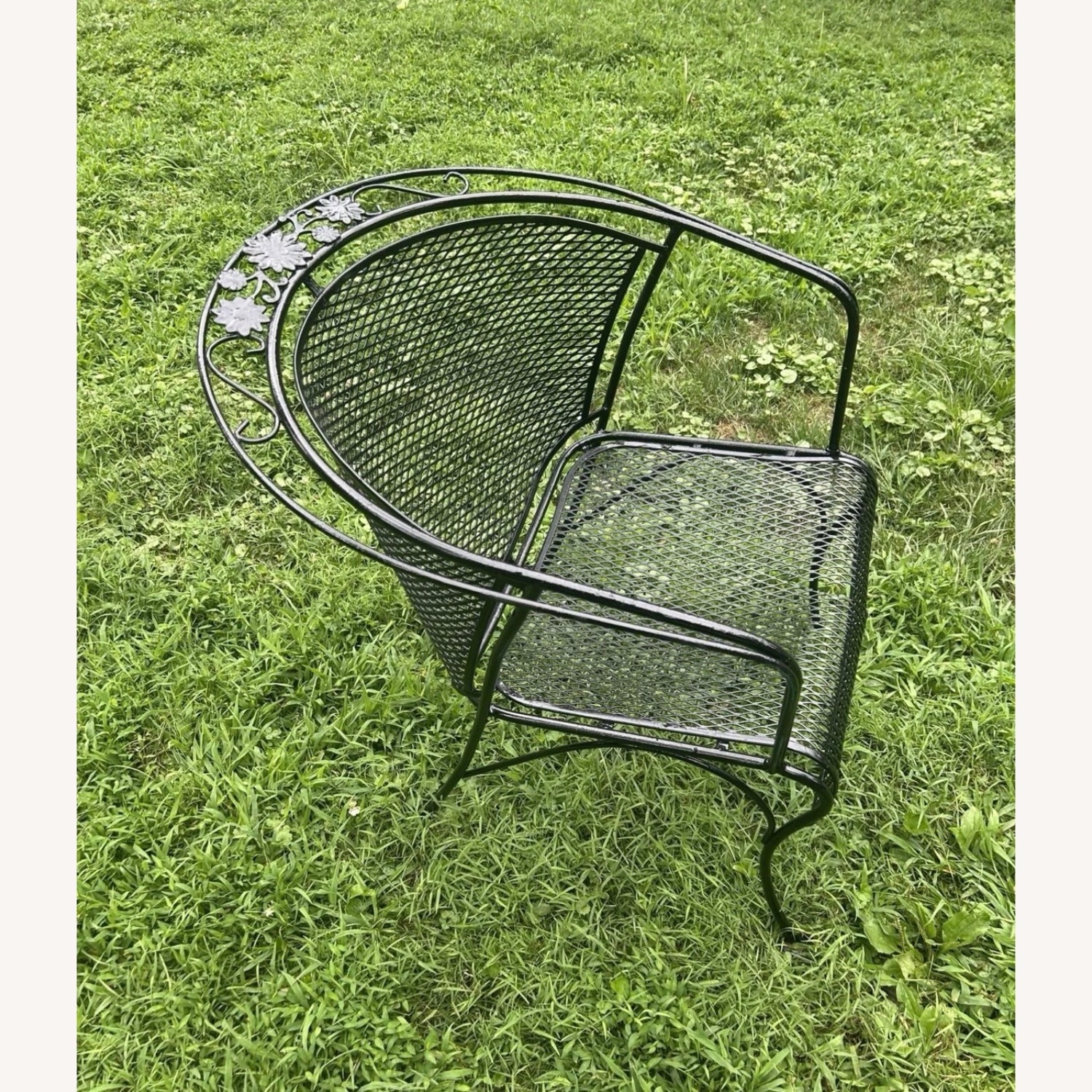 Vintage Woodard Table & 4 Barrel Chairs - image-4