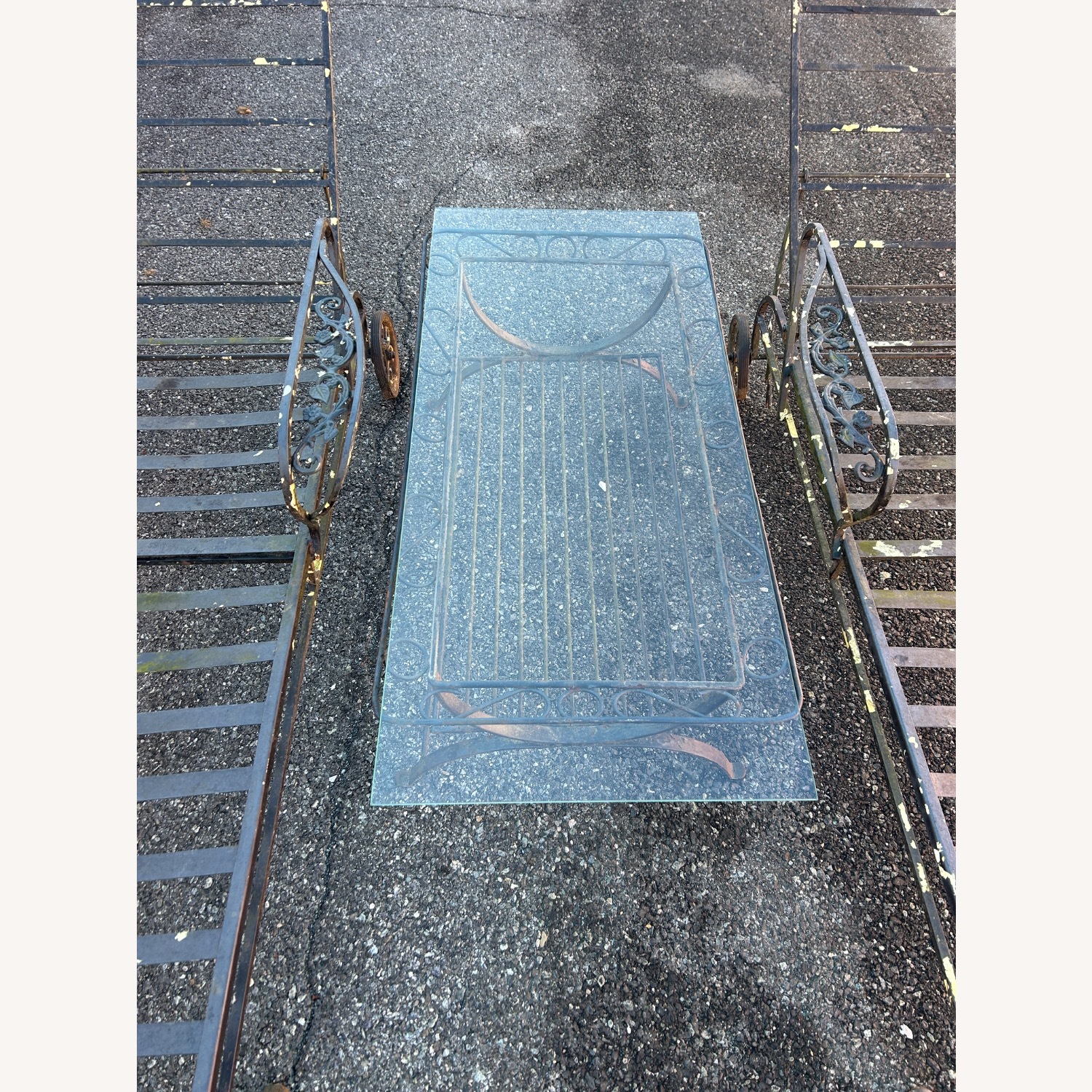 Vintage Pair Of  Woodard Loungers And Table - image-3