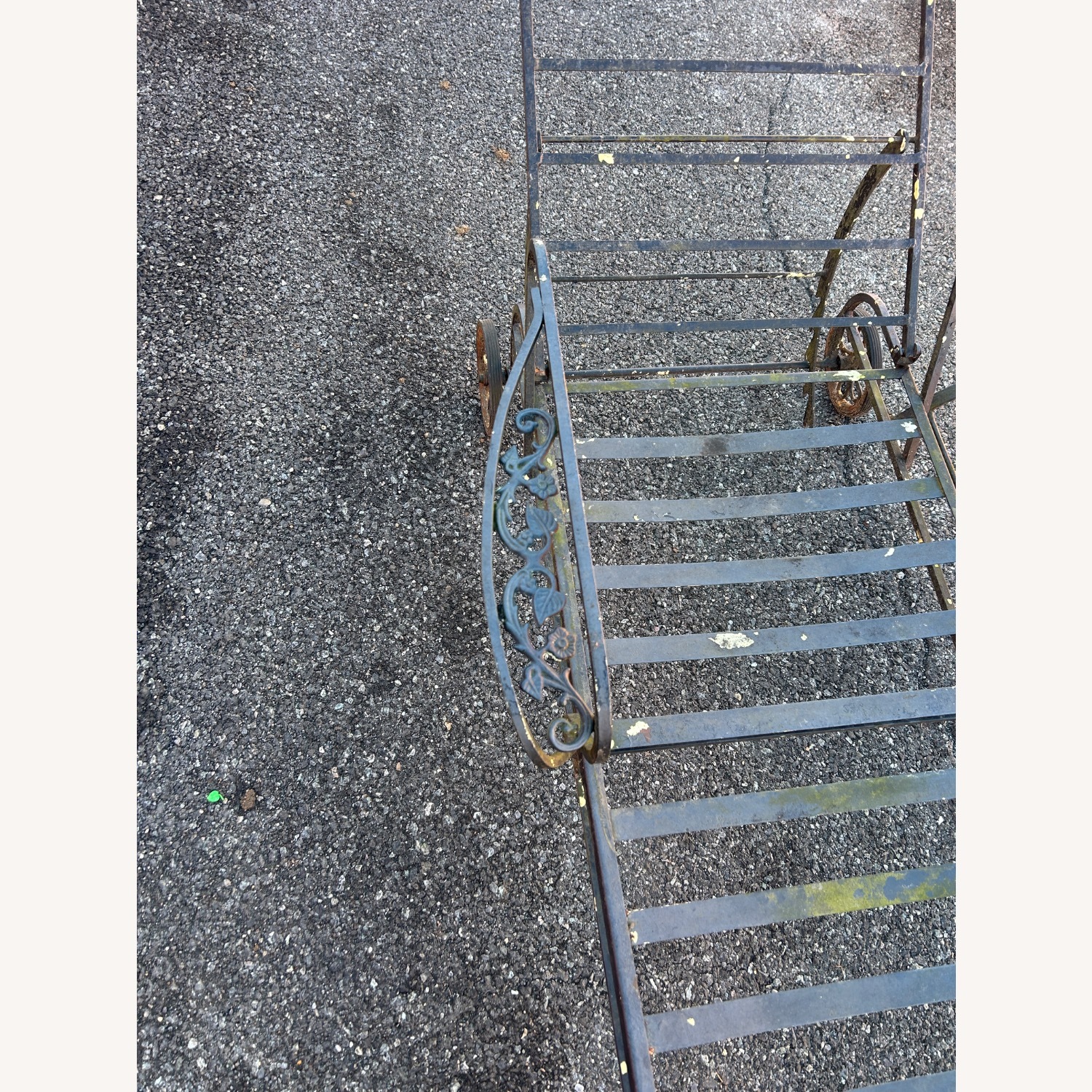 Vintage Pair Of  Woodard Loungers And Table - image-2