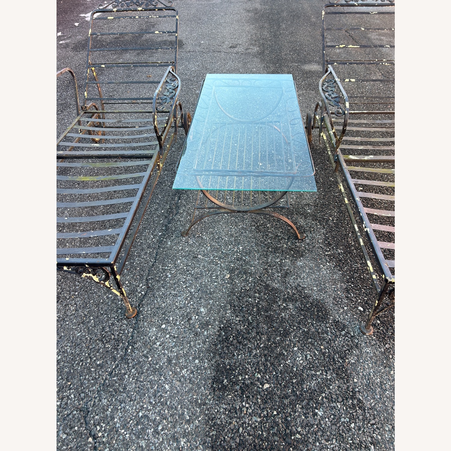 Vintage Pair Of  Woodard Loungers And Table - image-4