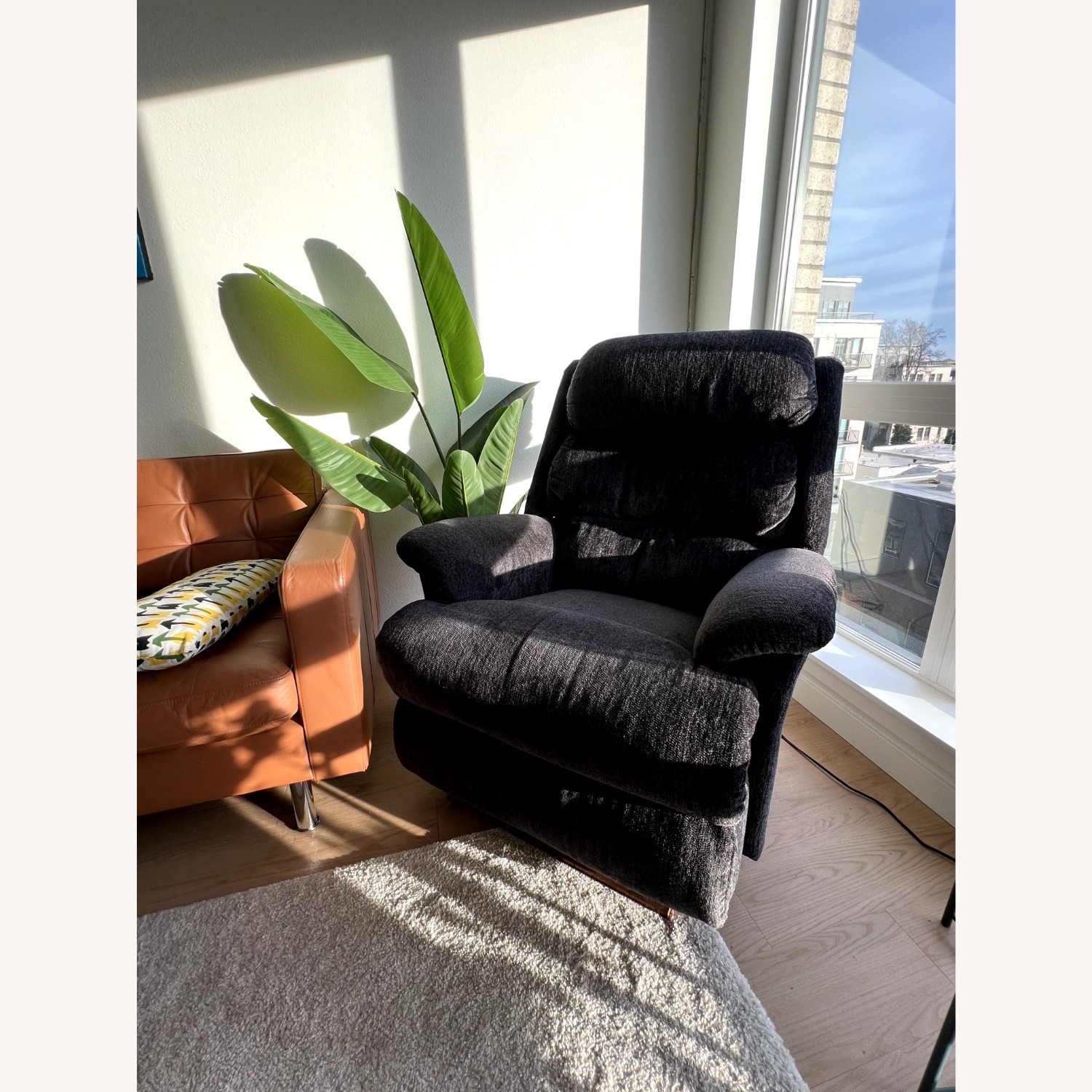 La-Z-Boy Astor HR+ Wall Recliner - image-2