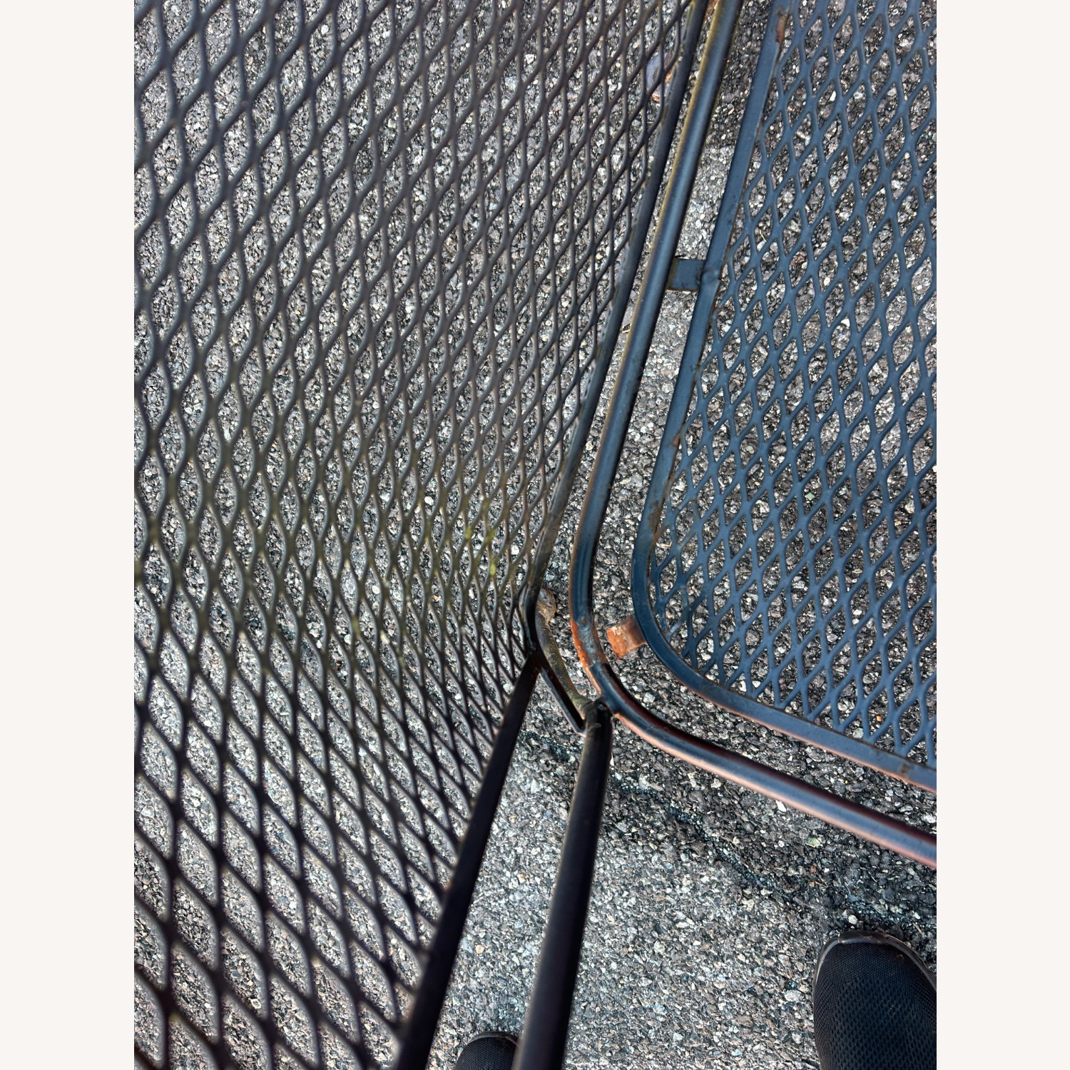 Woodard Vintage Table And 4 Barrel Chairs  - image-7