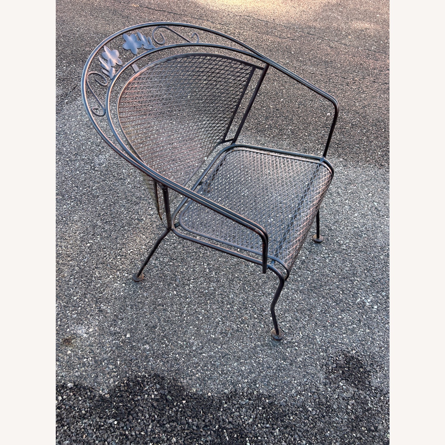 Woodard Vintage Table And 4 Barrel Chairs  - image-5