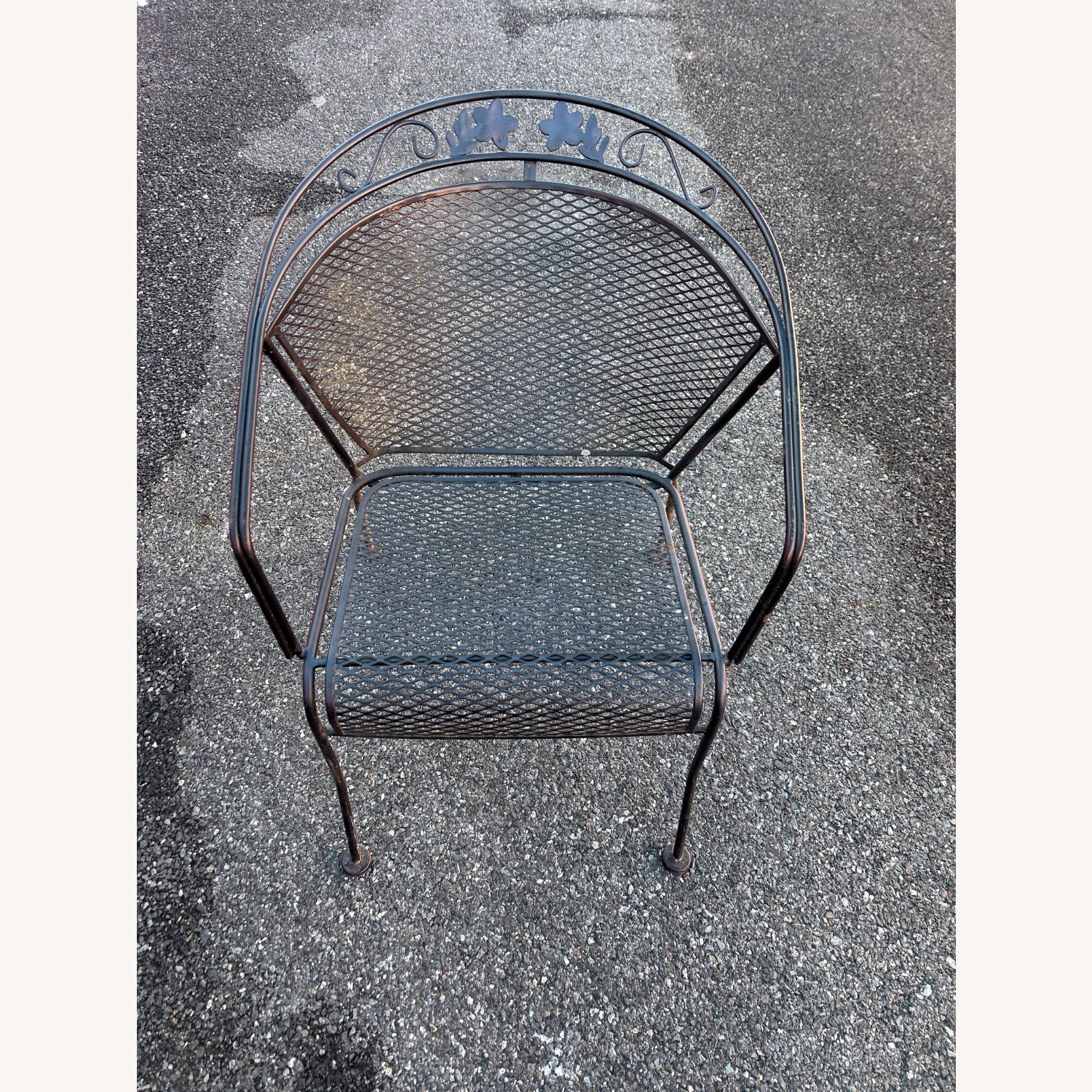 Woodard Vintage Table And 4 Barrel Chairs  - image-4