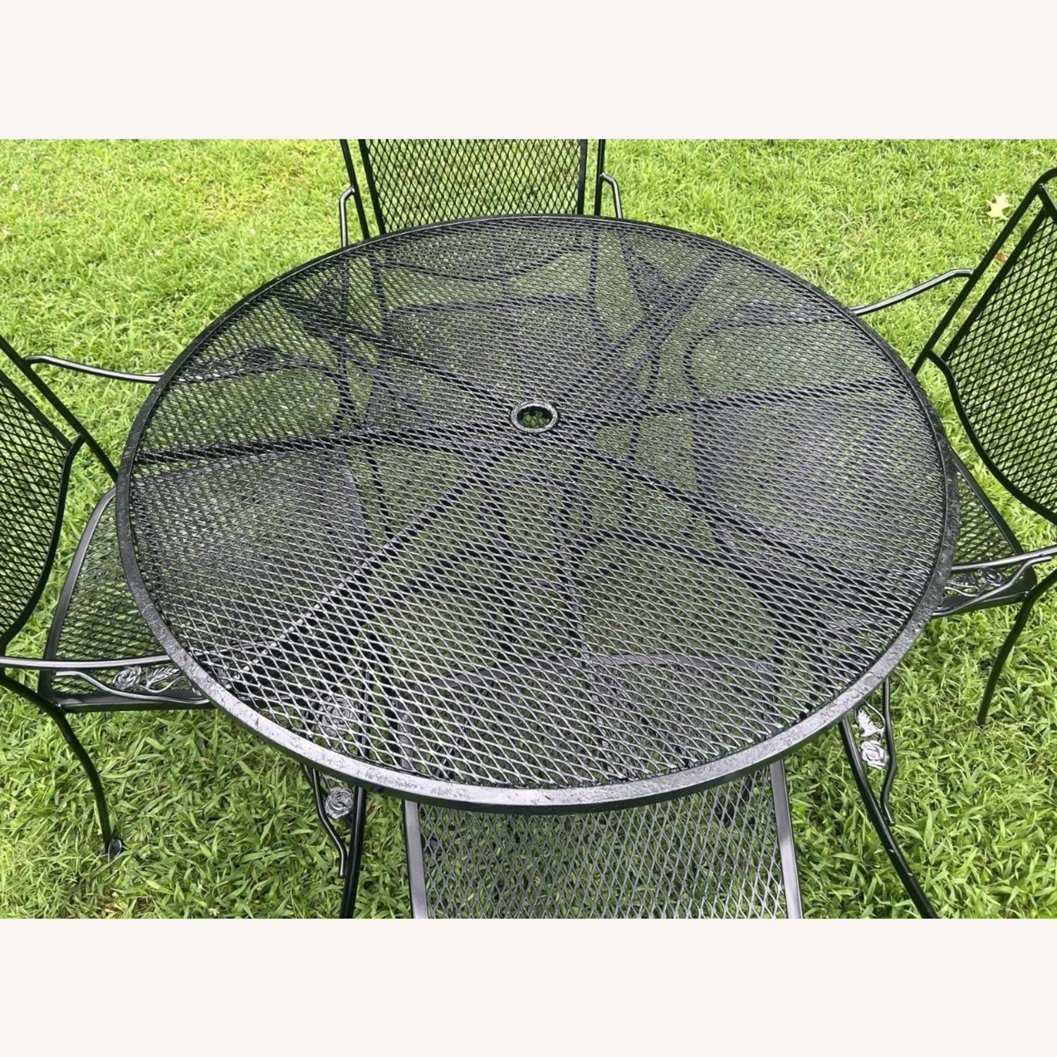 Beautiful Vintage Woodard Table And 4 Chairs  - image-2