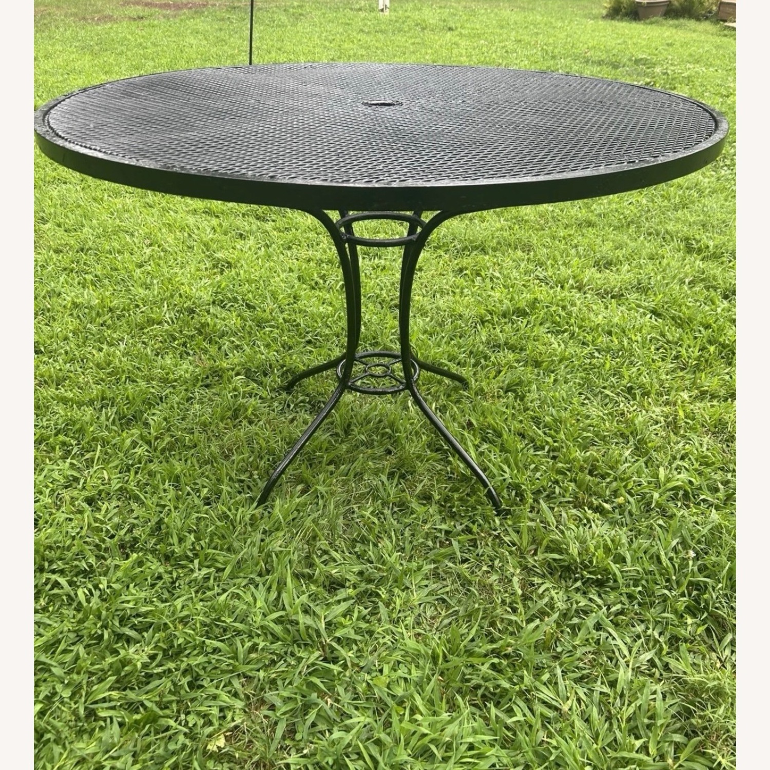 Beautiful Vintage Woodard Table And 4 Chairs  - image-3