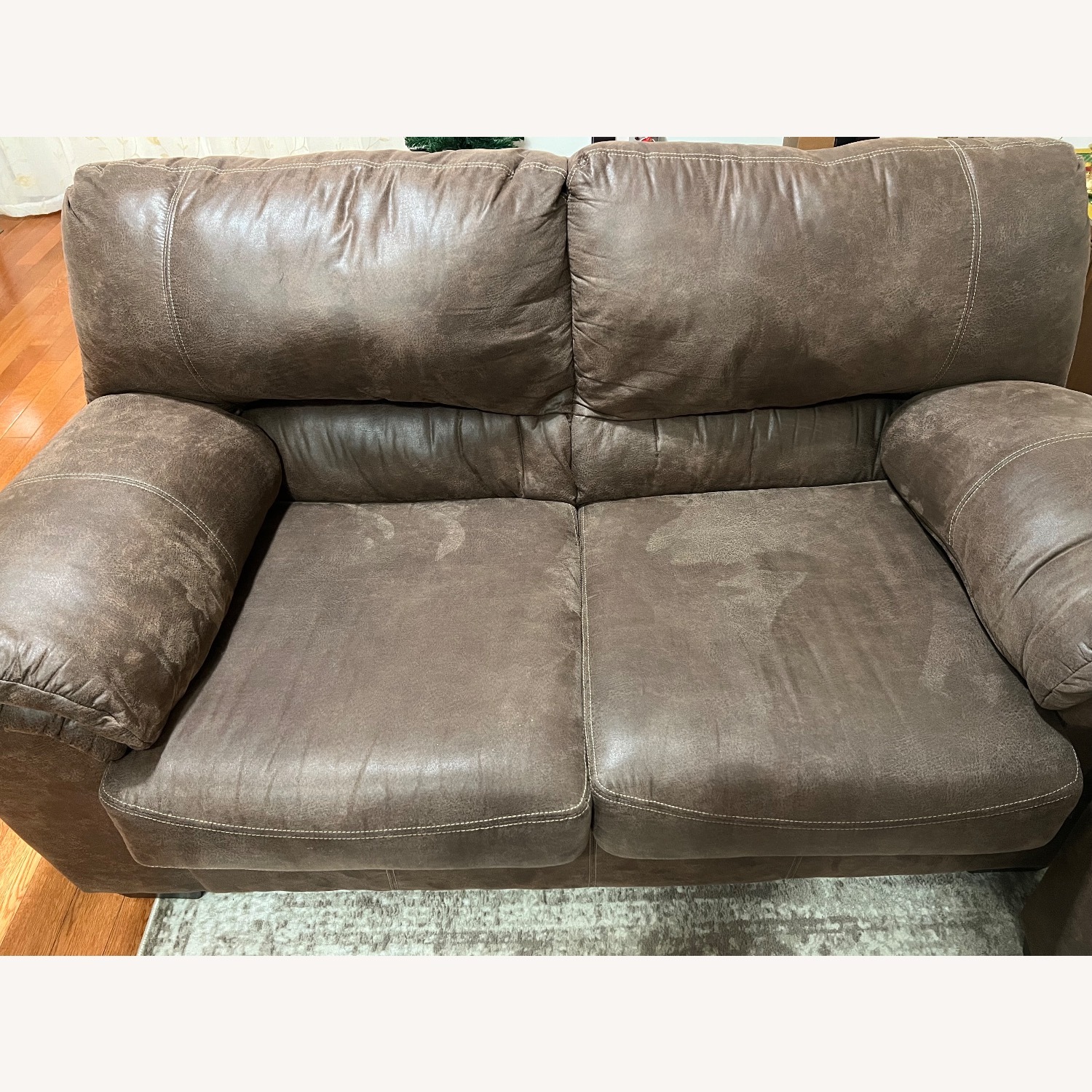 Ashley WillowBend Loveseat - image-3