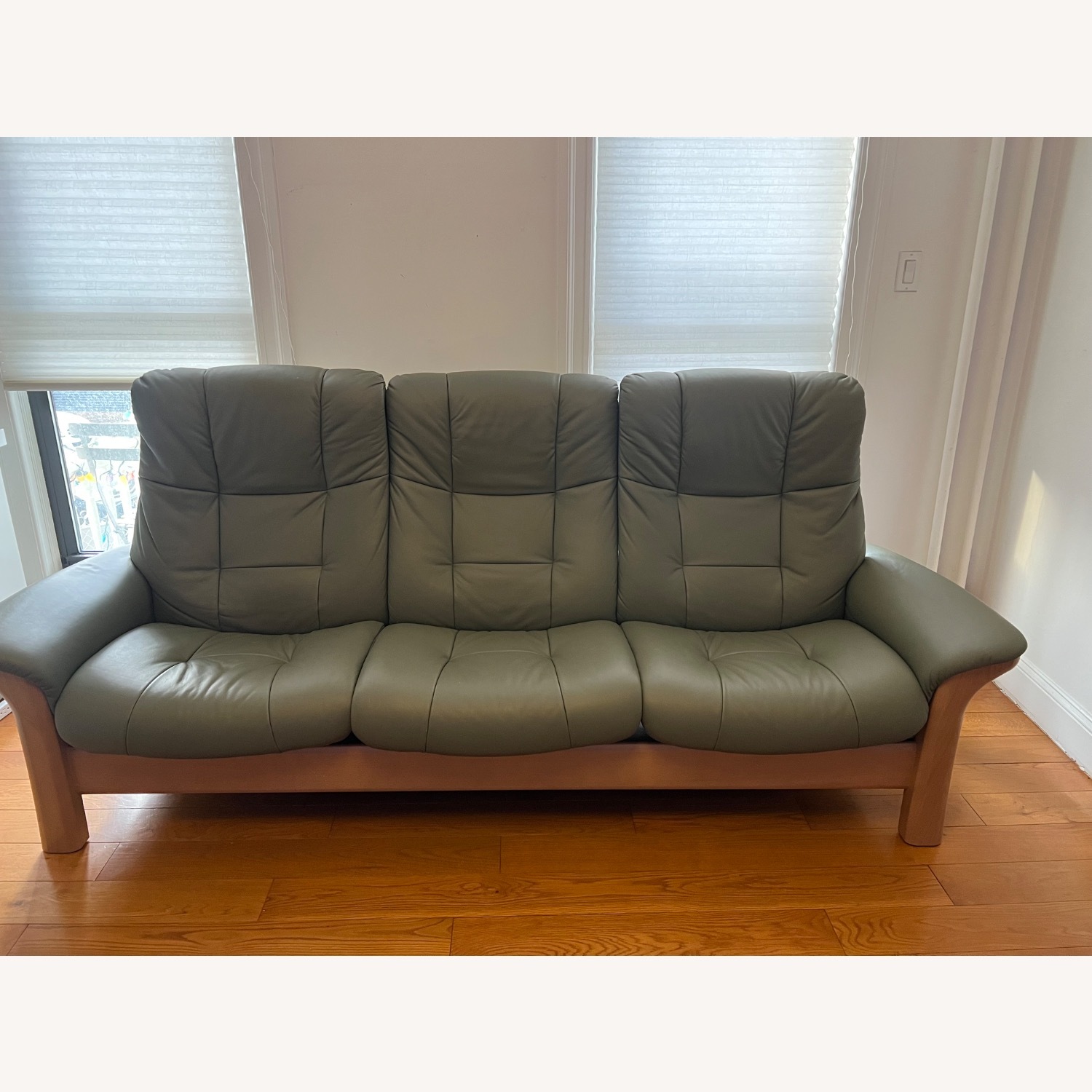 Stressless Buckingham 3 Seat Sofa - image-1
