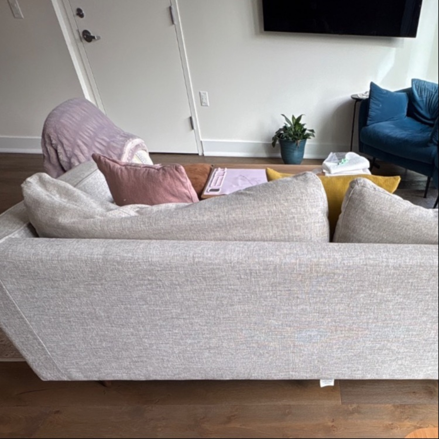 Article Sven Tufted 3 Seater Sofa - image-3