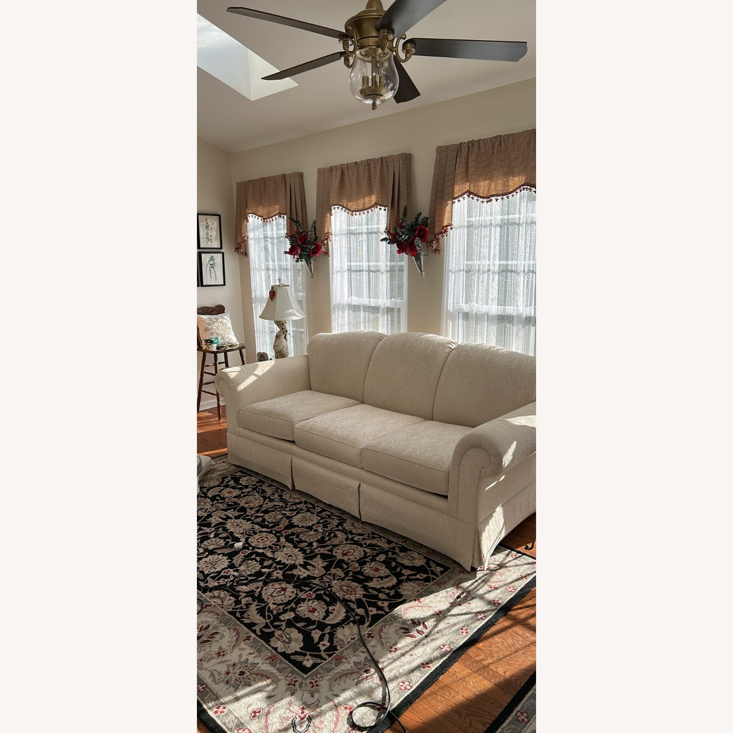 Sherrill Furniture White 3+ Seater Sofa - image-9