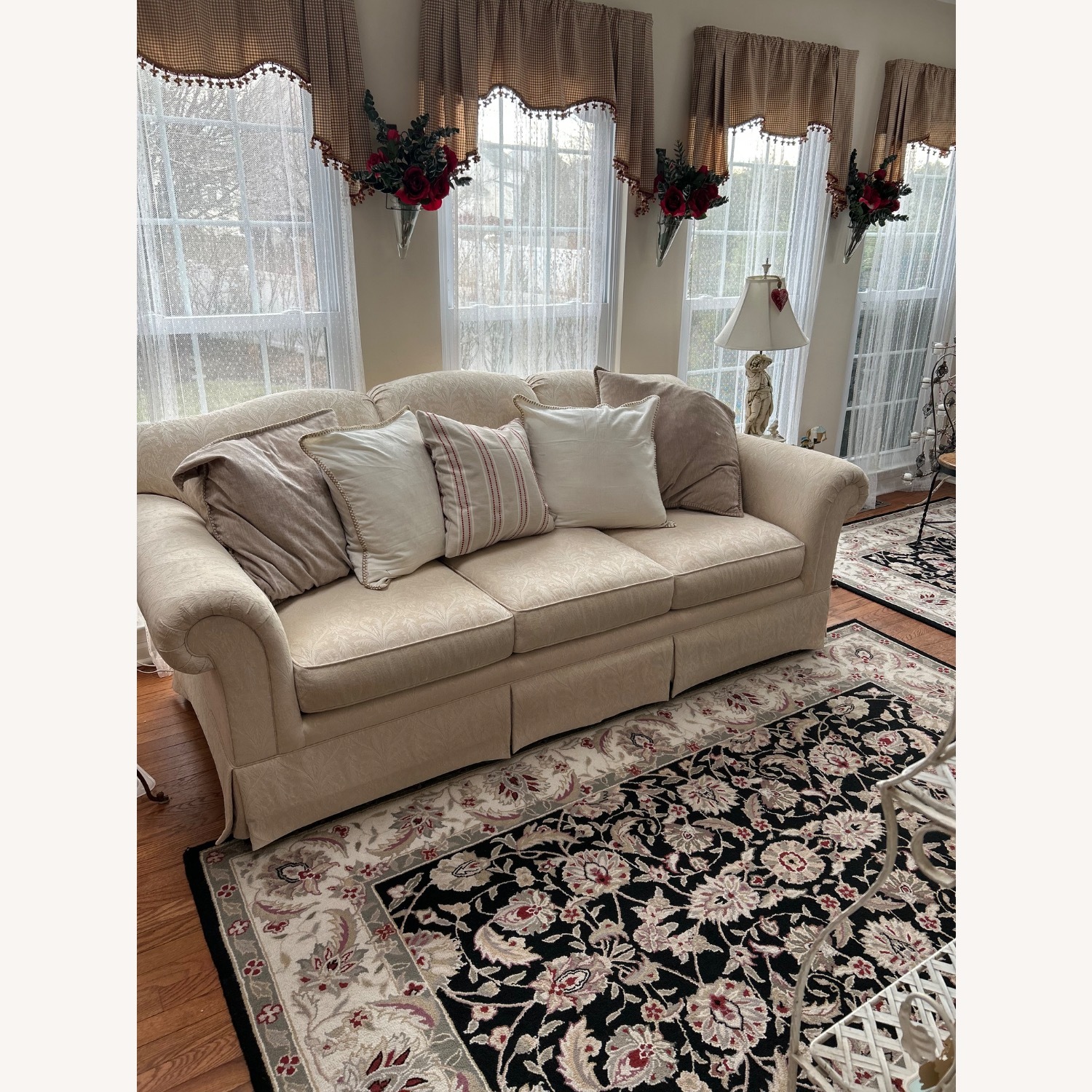 Sherrill Furniture White 3+ Seater Sofa - image-7