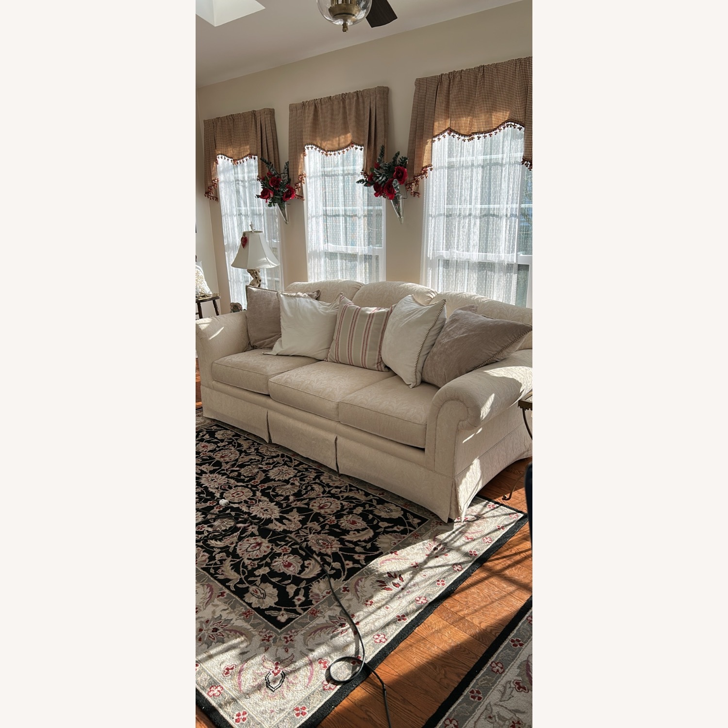 Sherrill Furniture White 3+ Seater Sofa - image-10