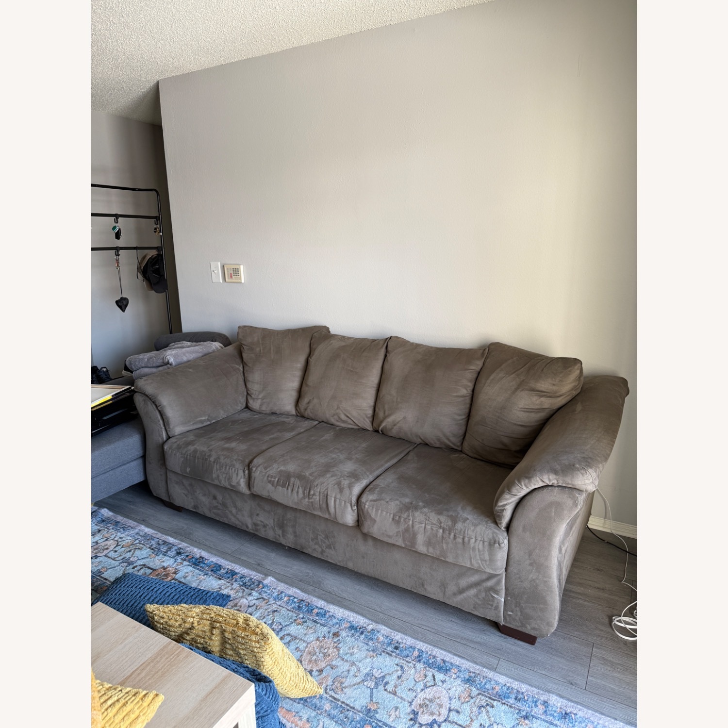 Ashley Furniture Darcy Light Gray 3+ Seater Sofa - image-3