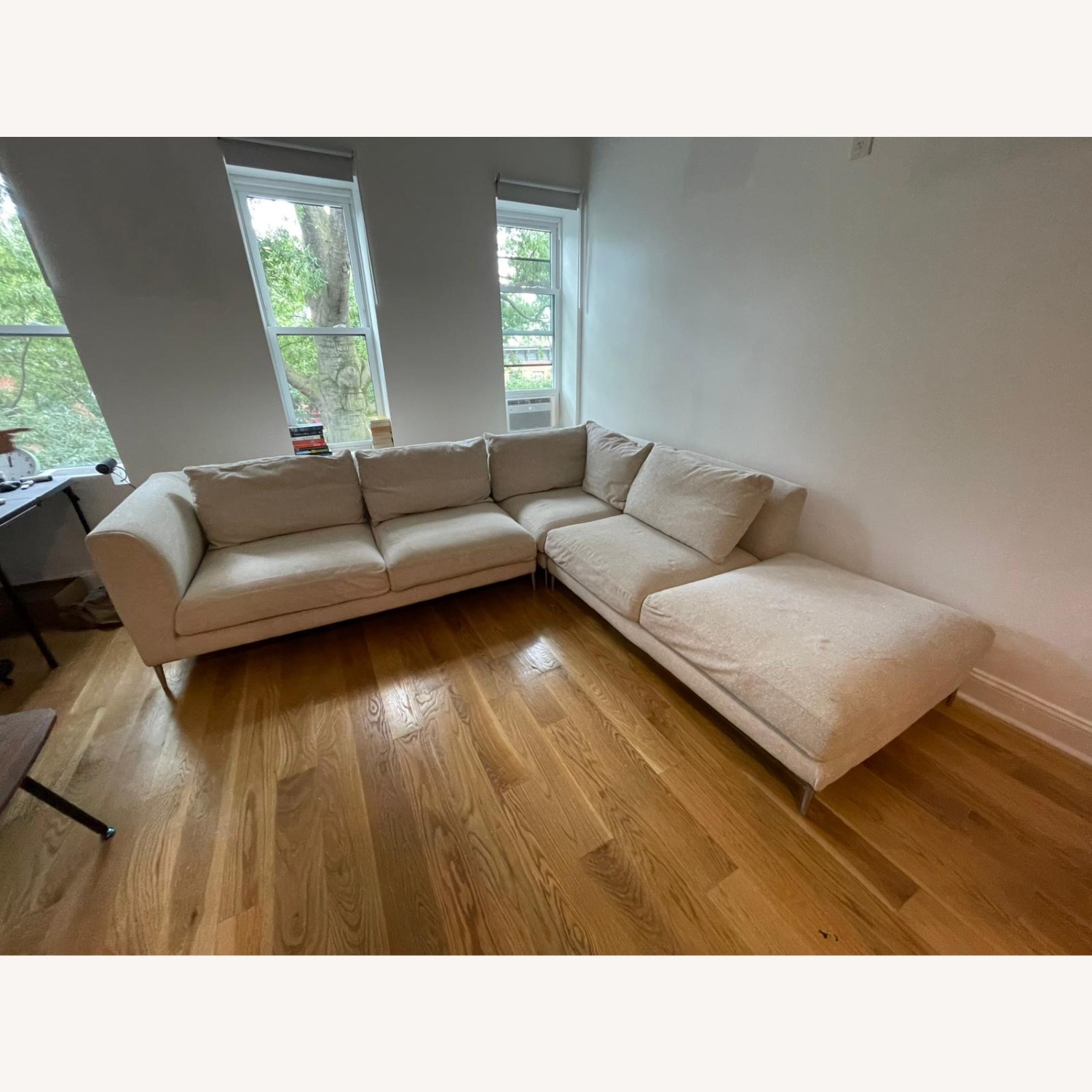 Della Robbia White Fabric 3+ Piece Sectional - image-3