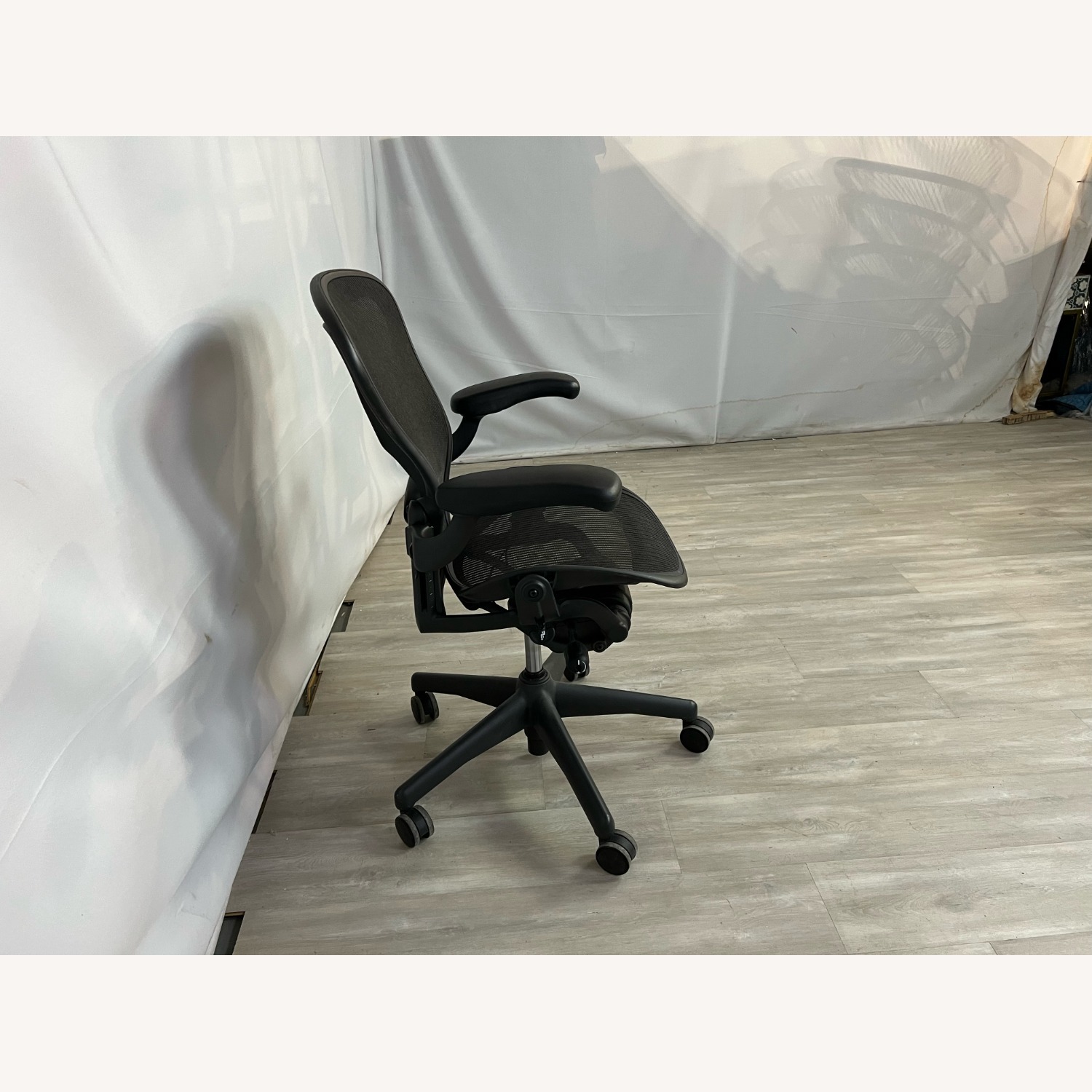 Herman Miller Aeron Chair - image-8