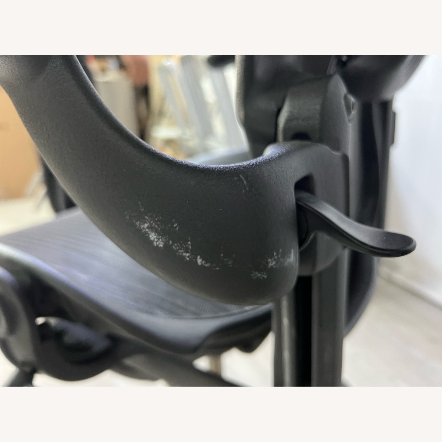 Herman Miller Aeron Chair - image-5