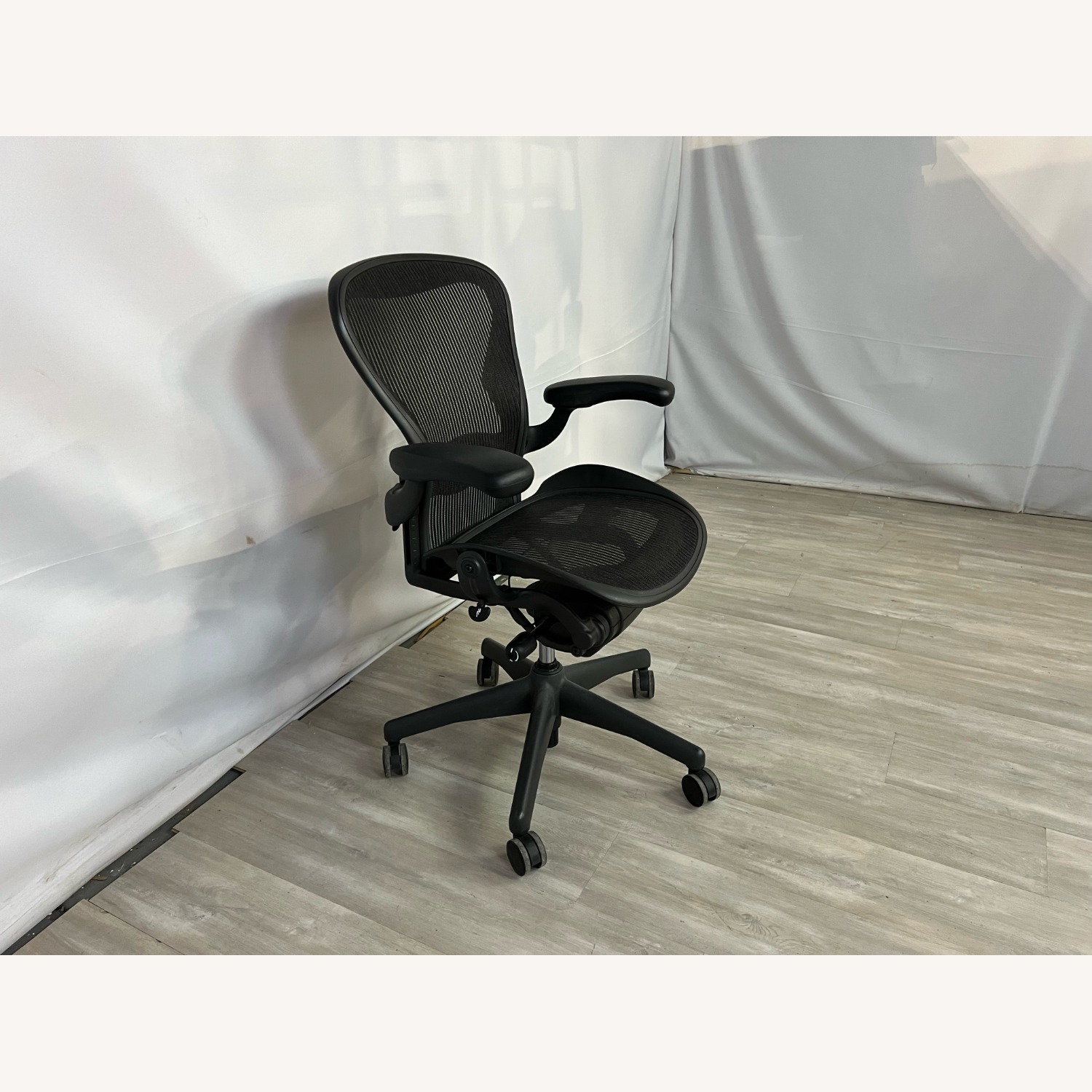 Herman Miller Aeron Chair - image-3