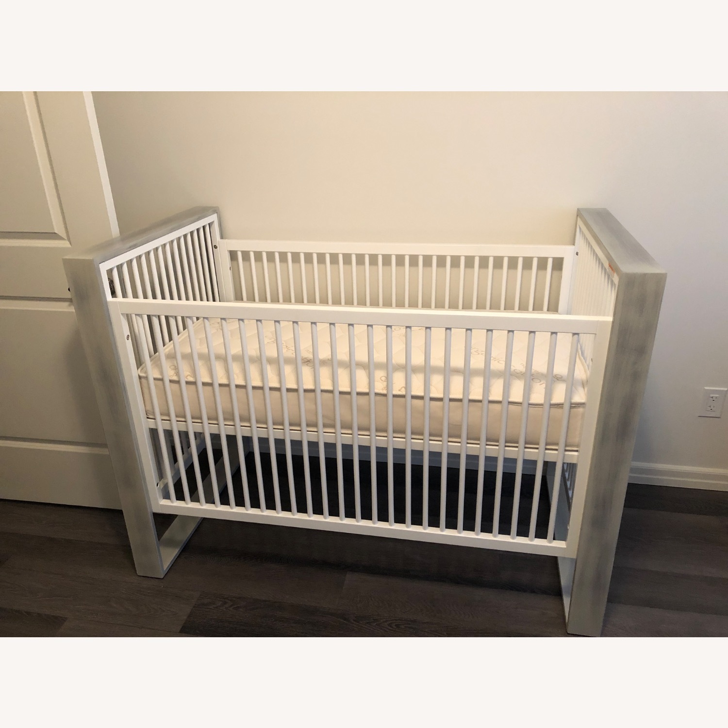 DucDuc Austin White Wood Crib - image-1