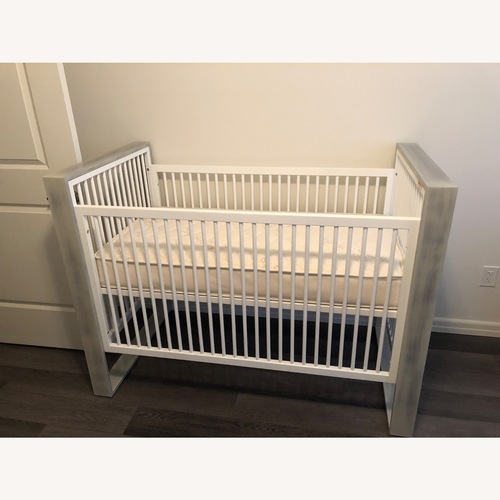 Used DucDuc Austin White Wood Crib for sale on AptDeco