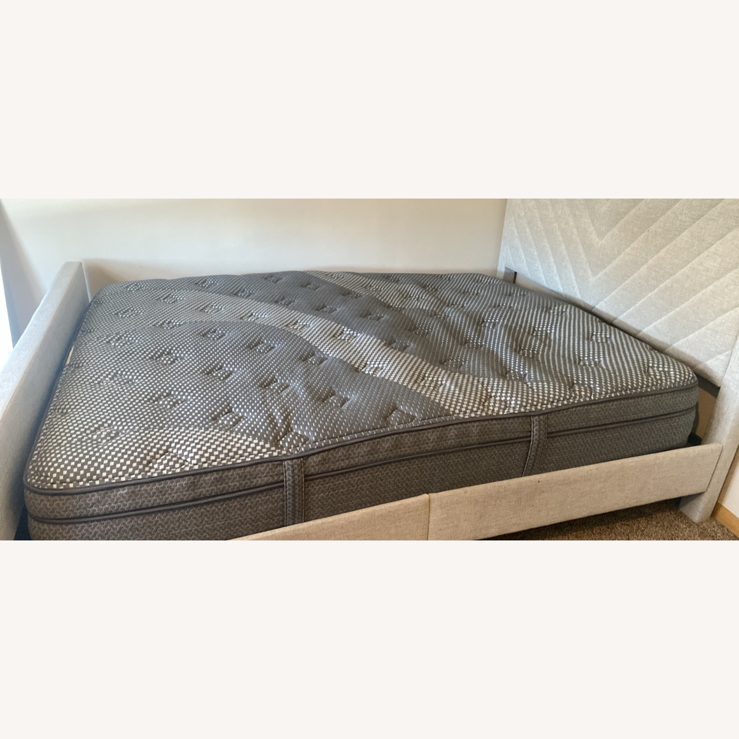 Bob's Discount Furniture Queen Bed - image-2