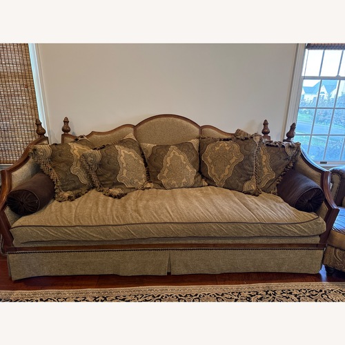 Used Custom Made Traditional Sofa for sale on AptDeco