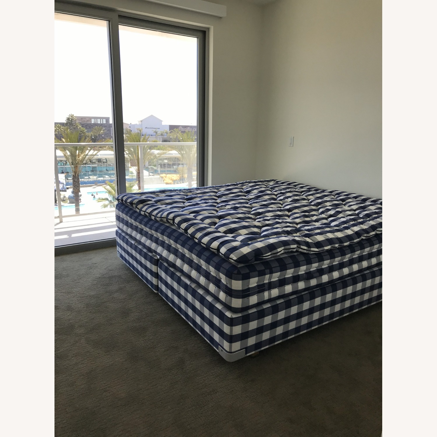 Hästens Blue King Bed - image-3