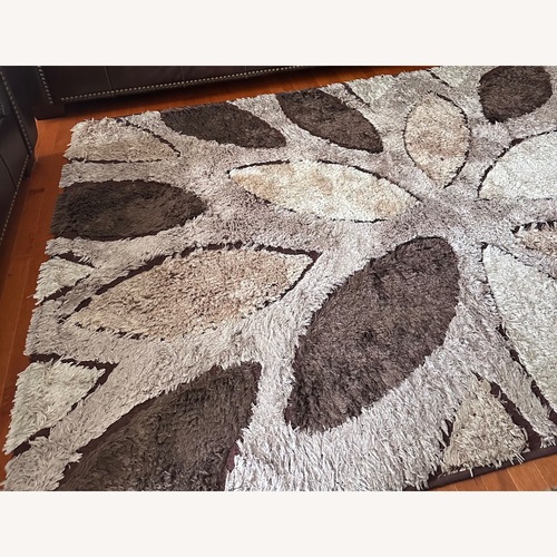 Used Rugs USA Area Rug 5' x 7' for sale on AptDeco