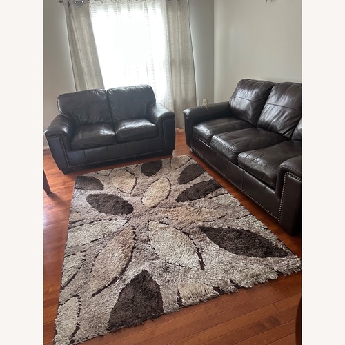 Used Rugs USA Area Rug 5' x 7' for sale on AptDeco