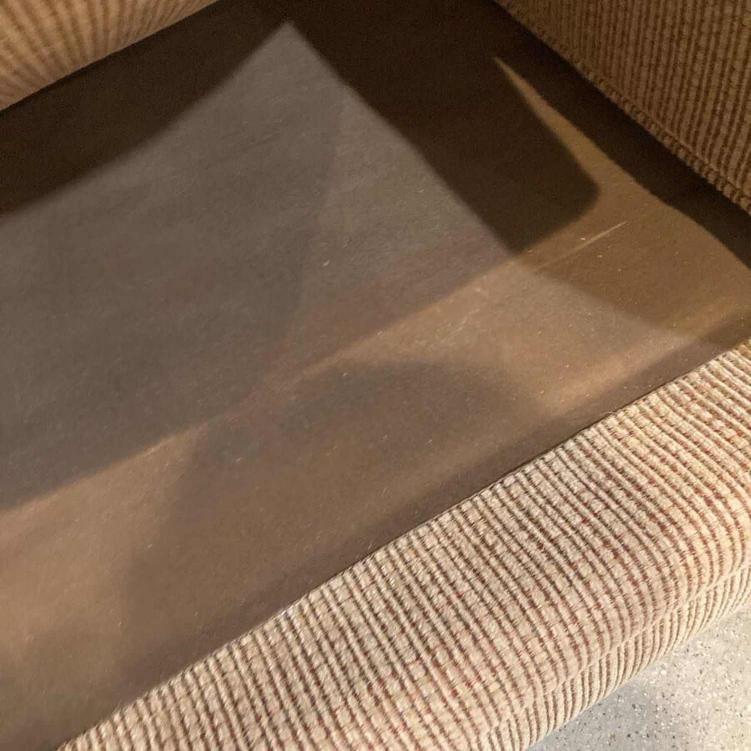 Broyhill Cambridge 3-Seat Rollarm Sofa - image-9