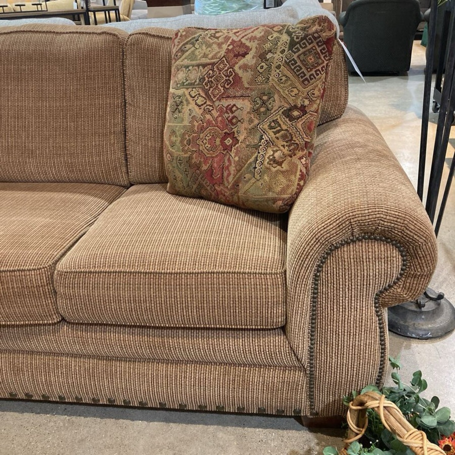 Broyhill Cambridge 3-Seat Rollarm Sofa - image-2