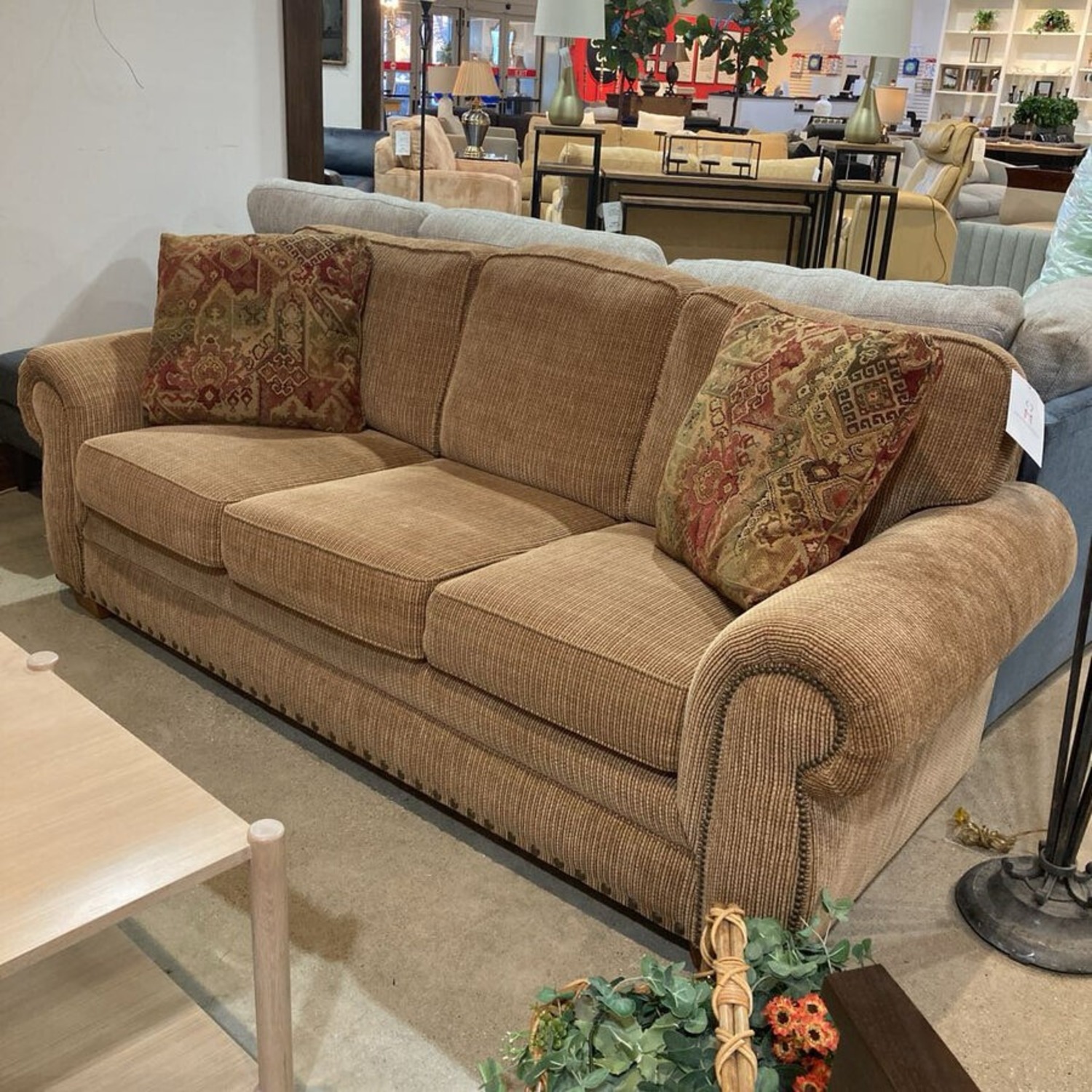 Broyhill Cambridge 3-Seat Rollarm Sofa - image-1